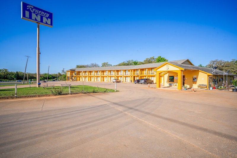 Regency Inn By OYO Rockdale TX