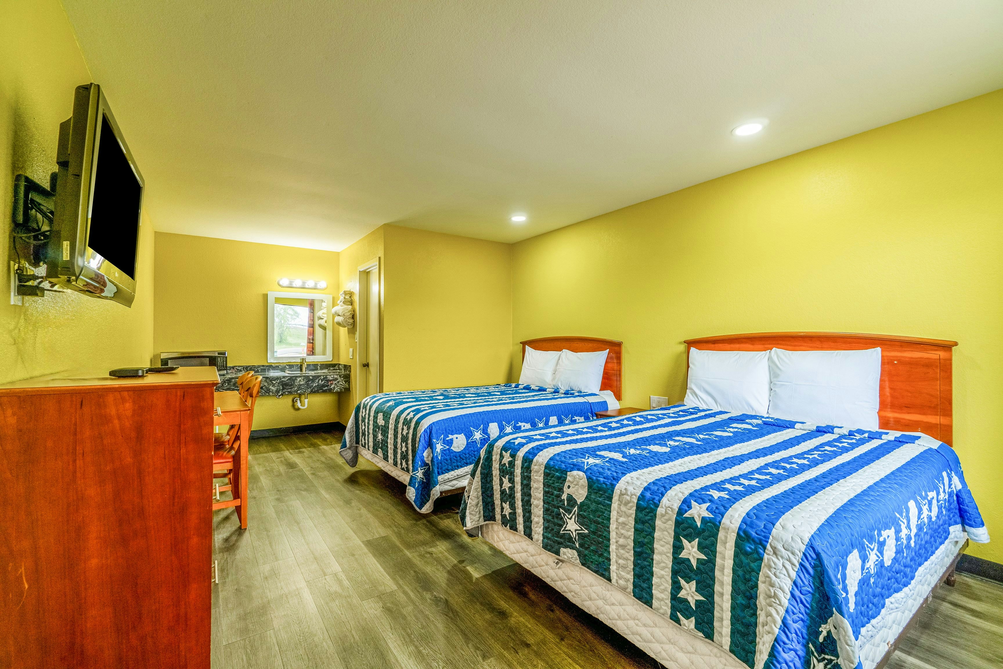 2 Queen Beds Non-Smoking