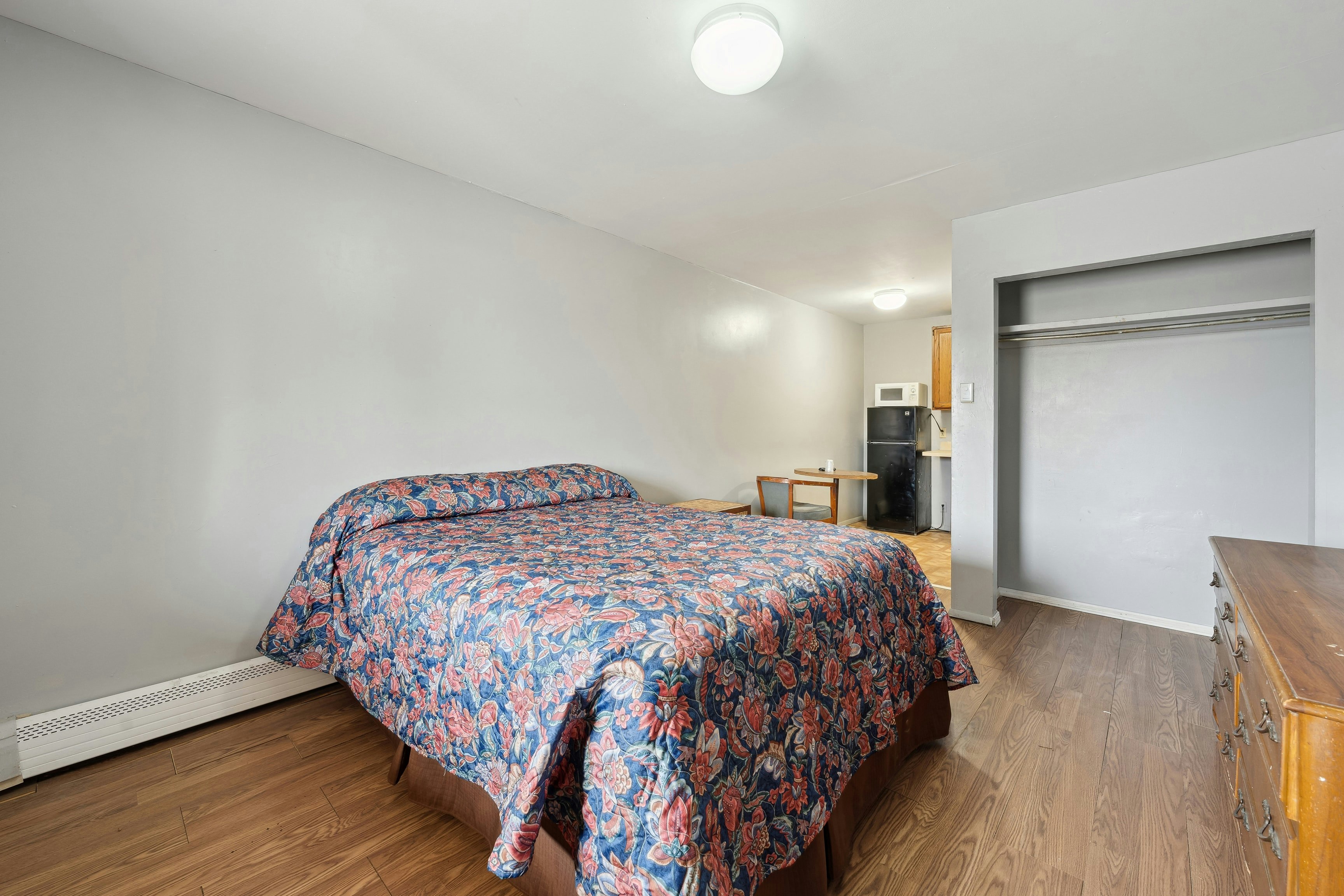 Queen Bed Non-Smoking