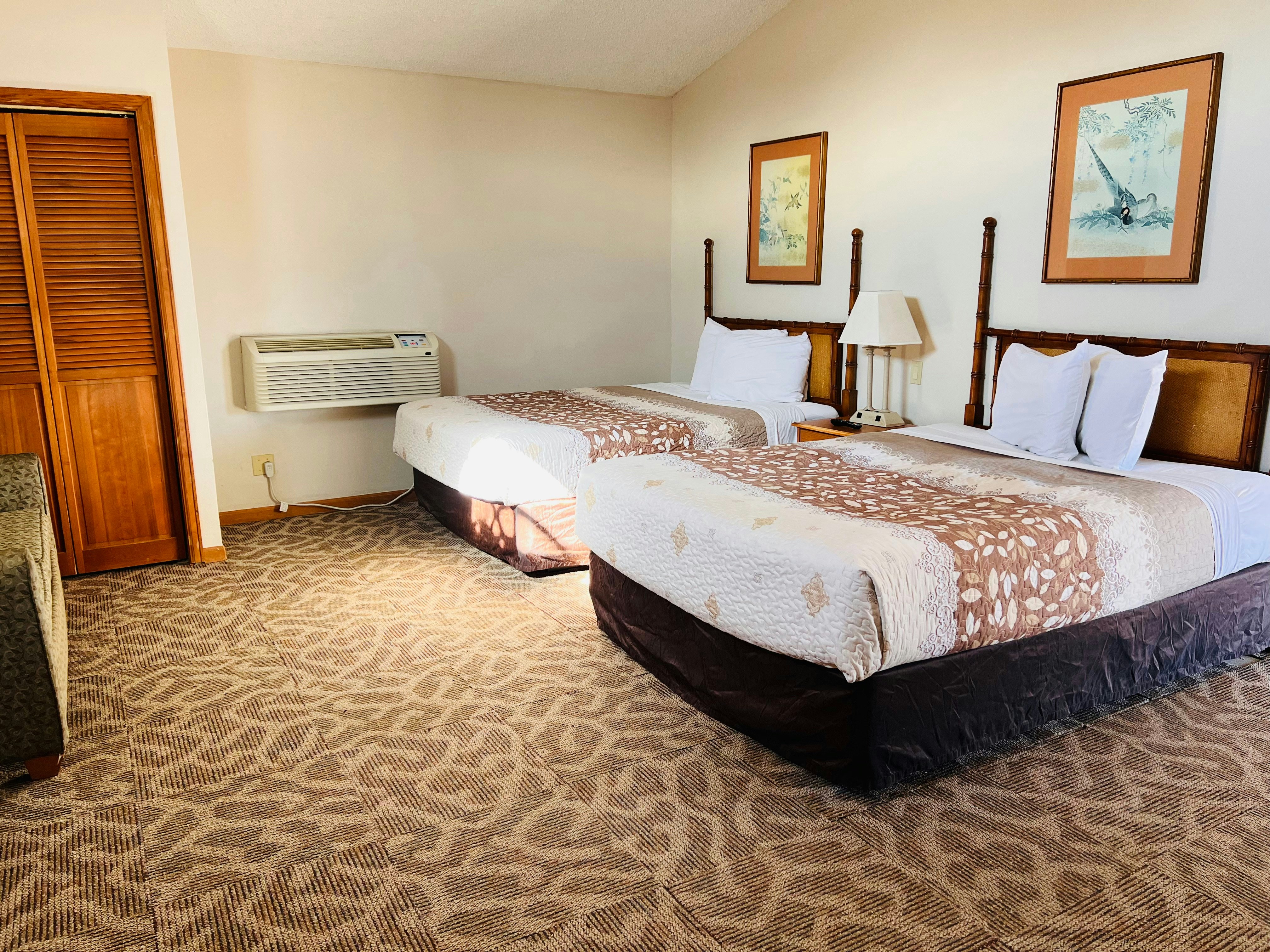 Suite 2 Queen Beds Non-Smoking