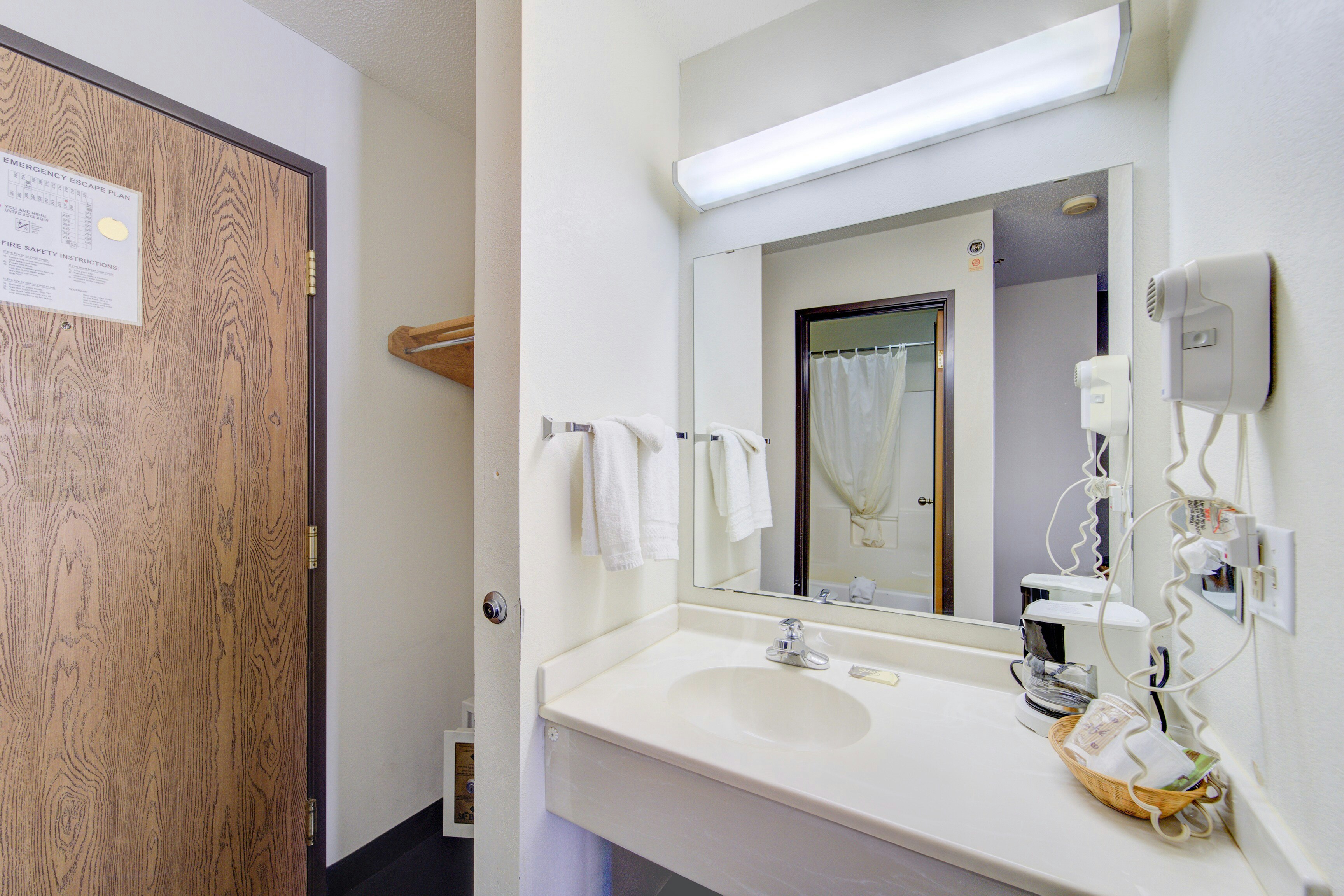 Capital O Amerihost Inn and Suites Fulton Hwy 54 MO