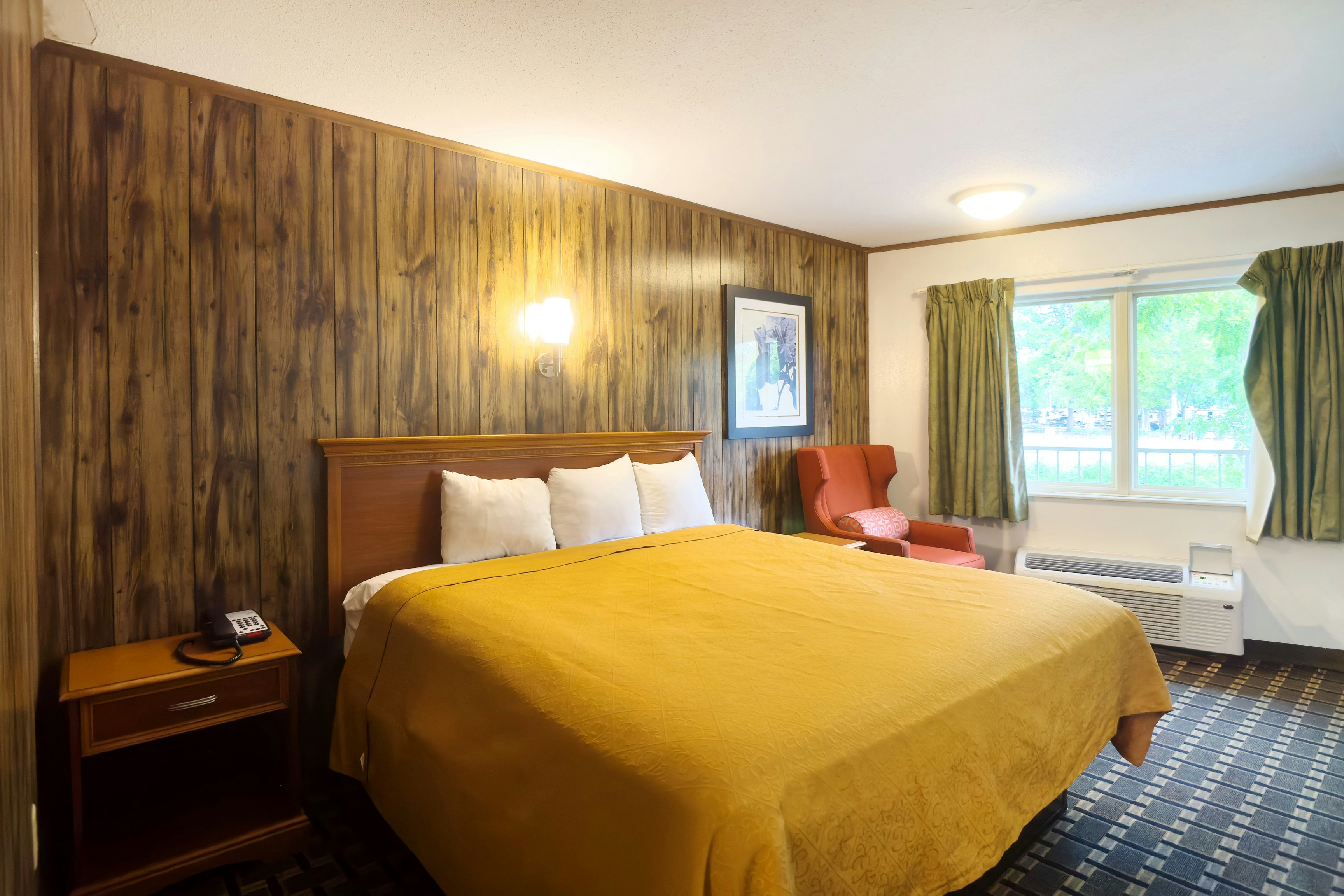 King Bed with River View