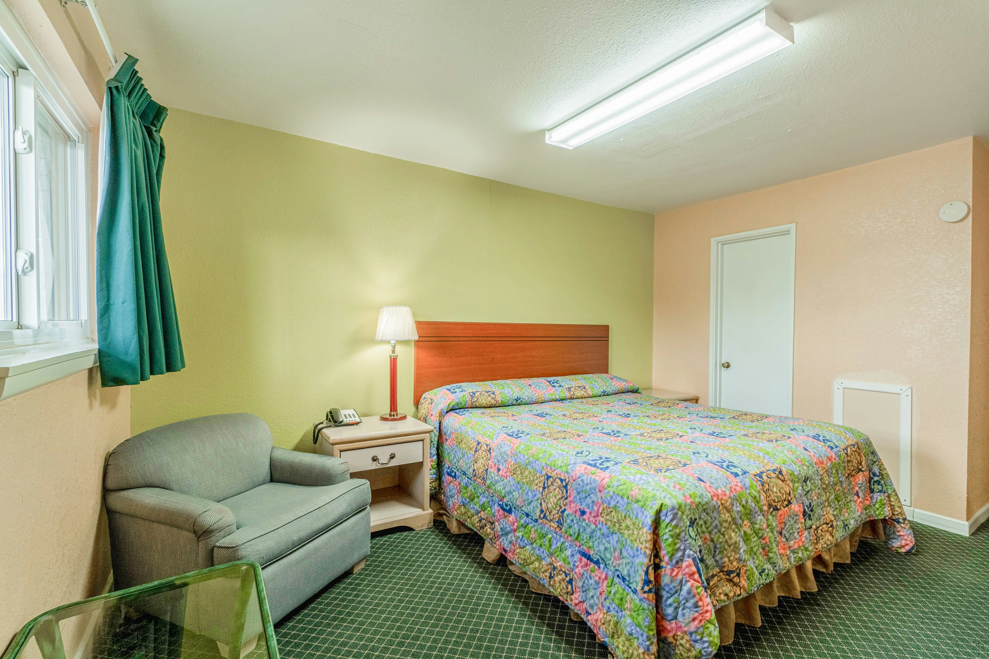 Queen Bed Non-Smoking