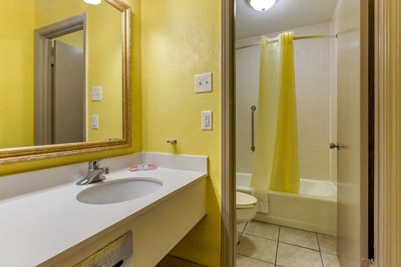 Travelers Inn Douglas By OYO US-441