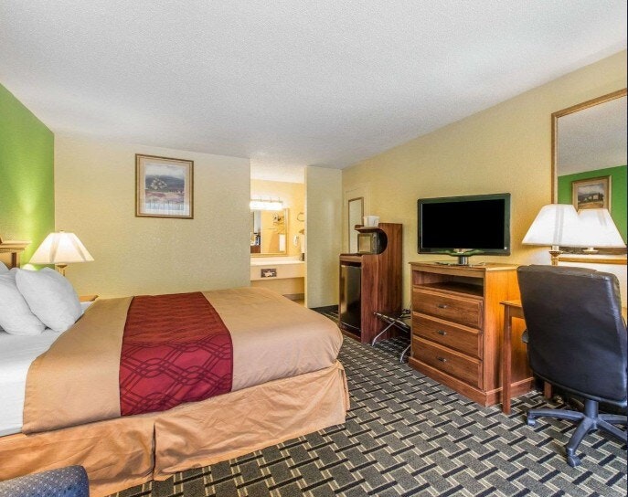 Travelers Inn Douglas By OYO US-441