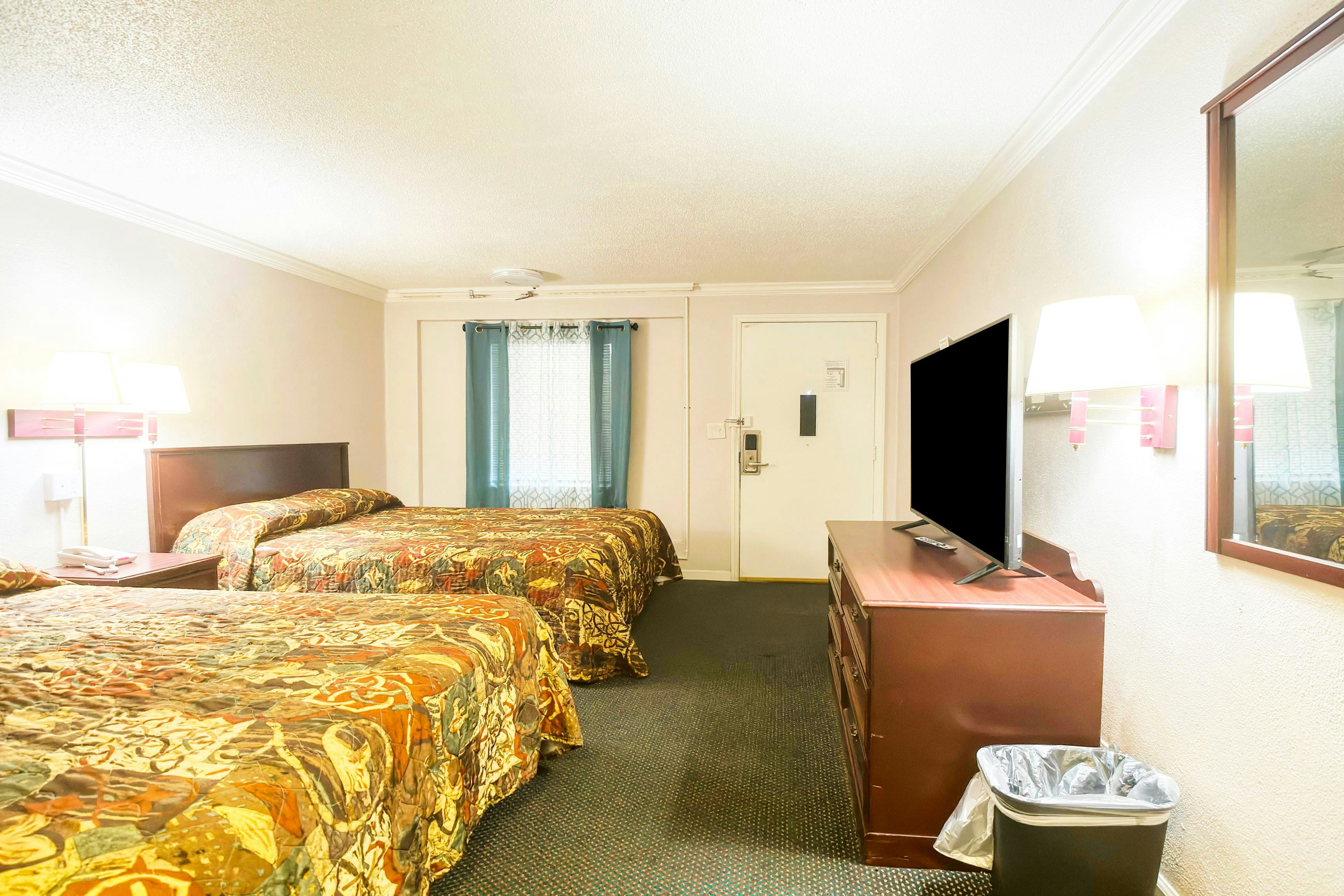 2 Full Bed Smoking
