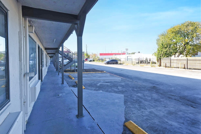 Super 7 Inn Dallas Near Duncanville