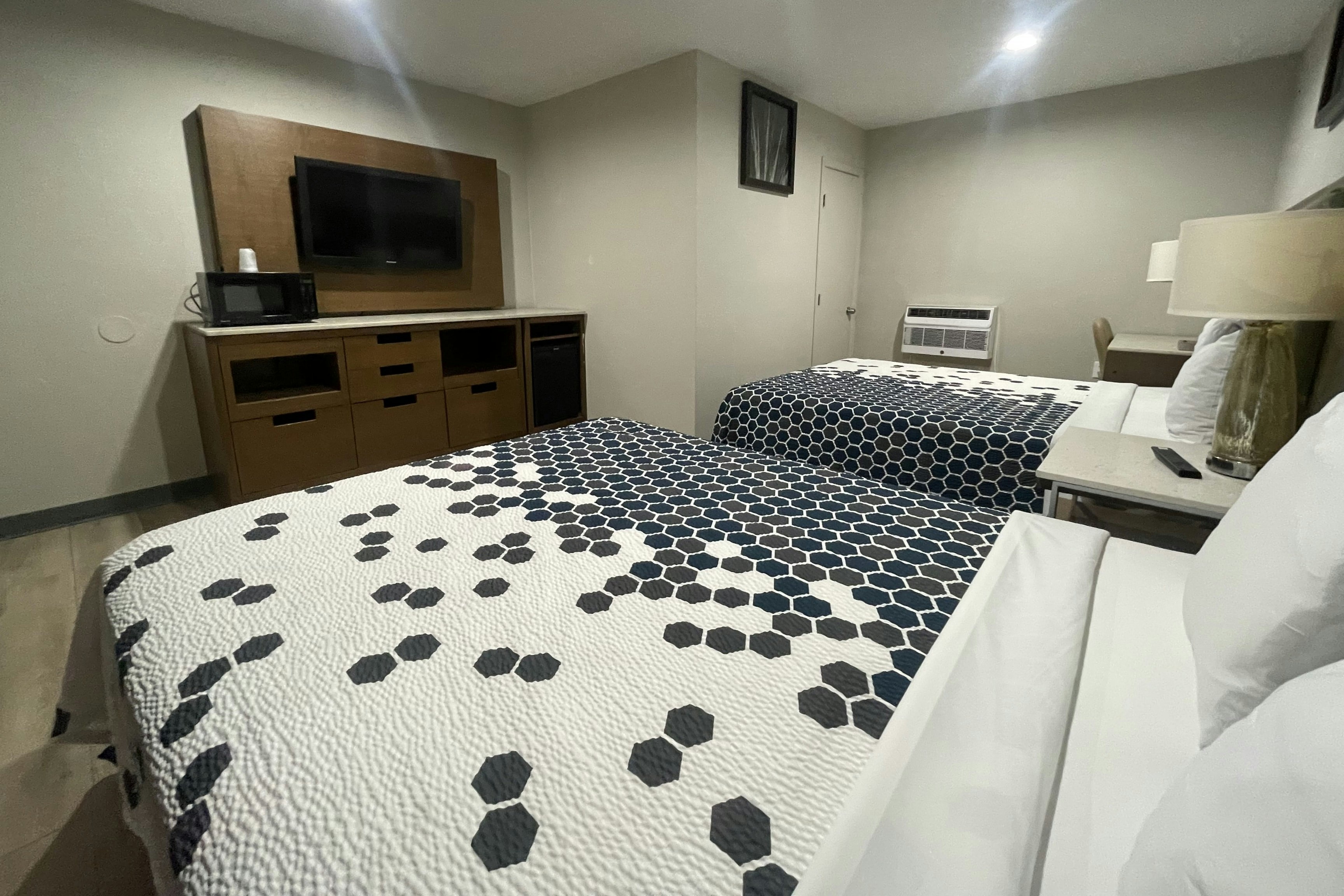 2 Queen Beds Non-Smoking