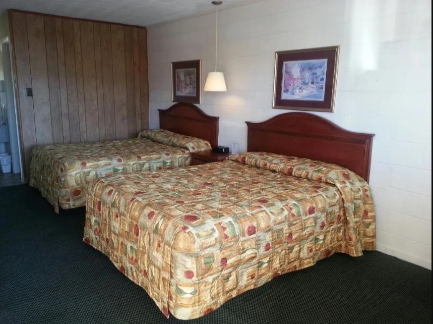 2 Queen Bed Smoking