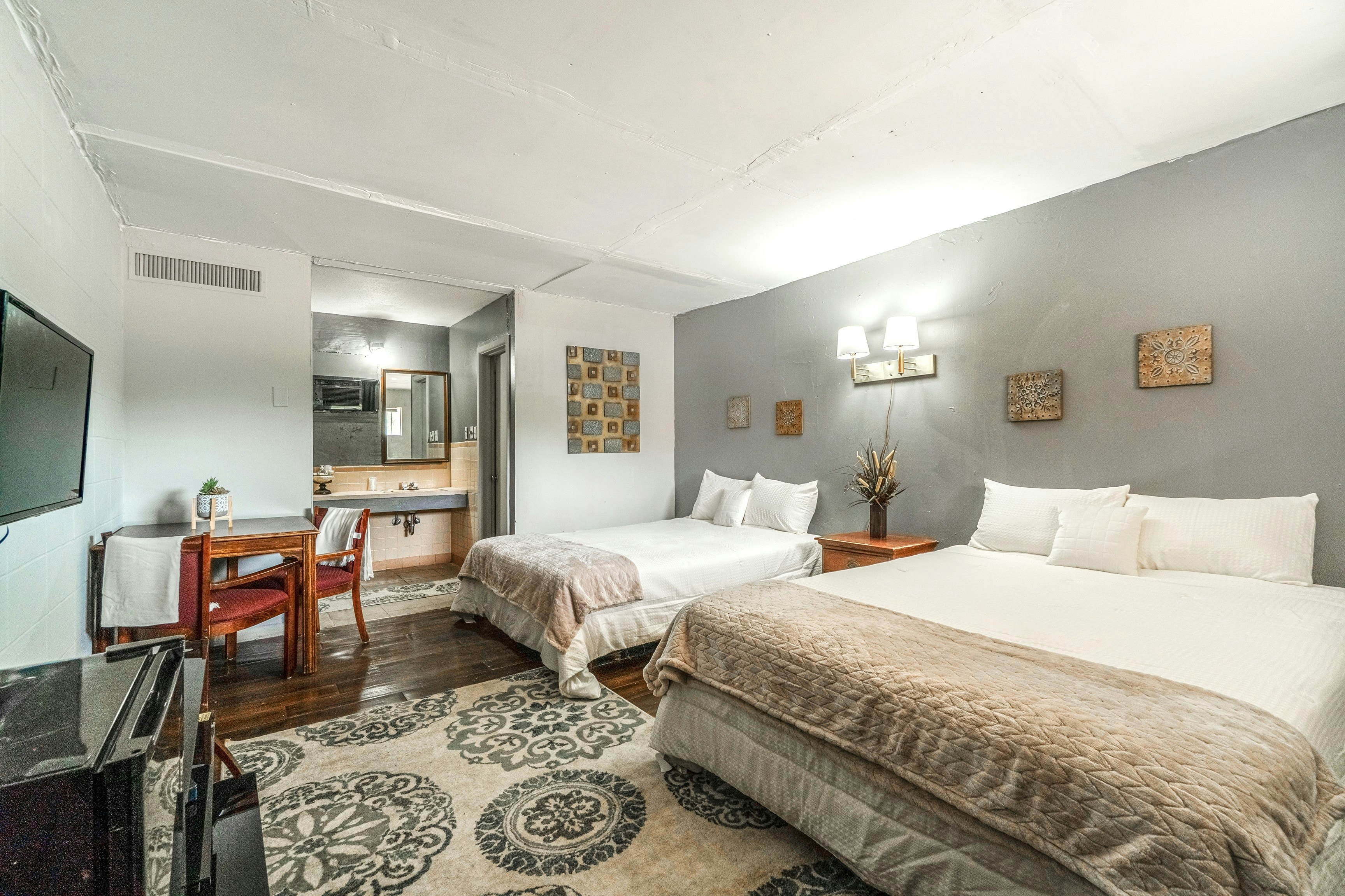 OYO Holiday Capri Motel Rv Park