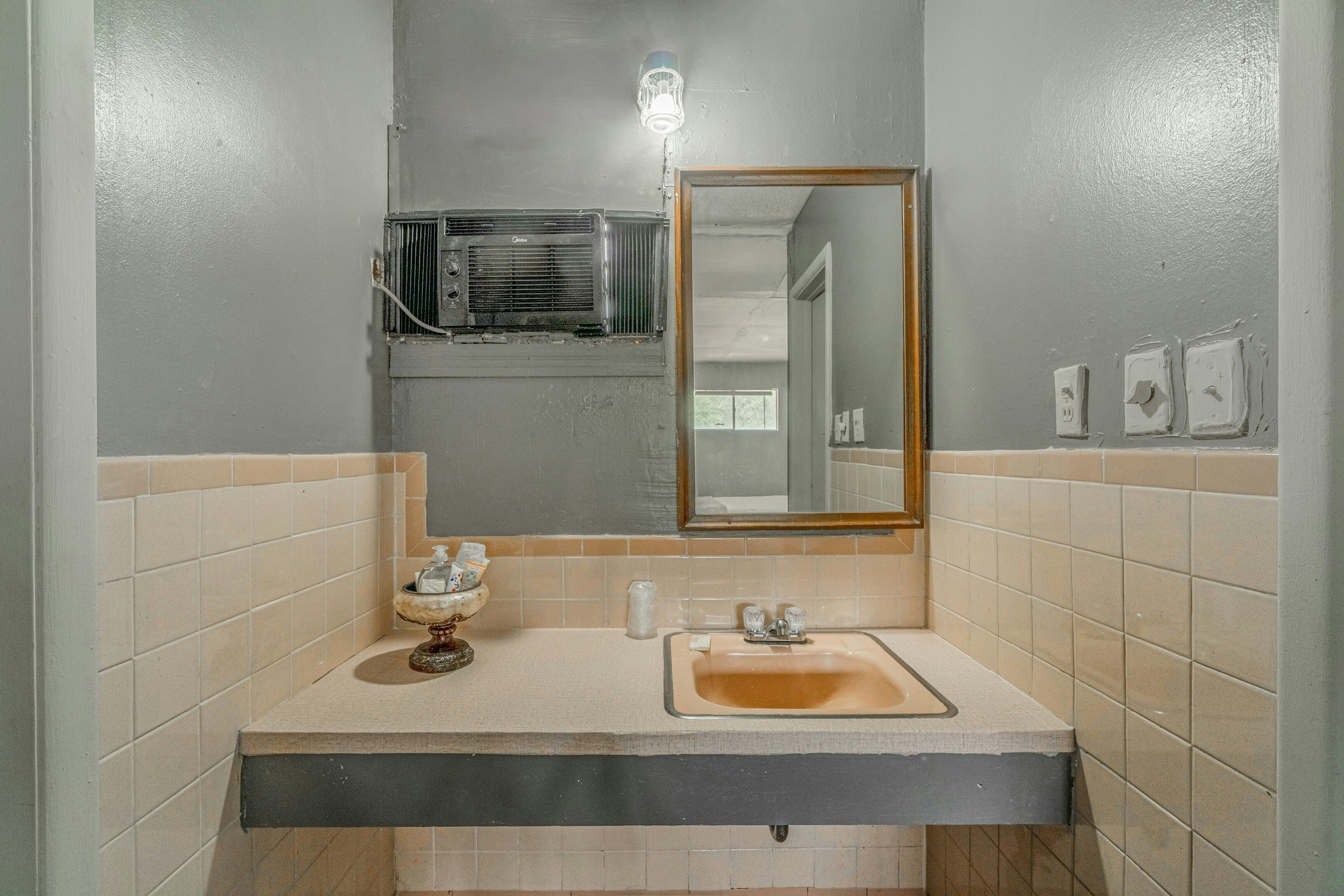 OYO Holiday Capri Motel Rv Park