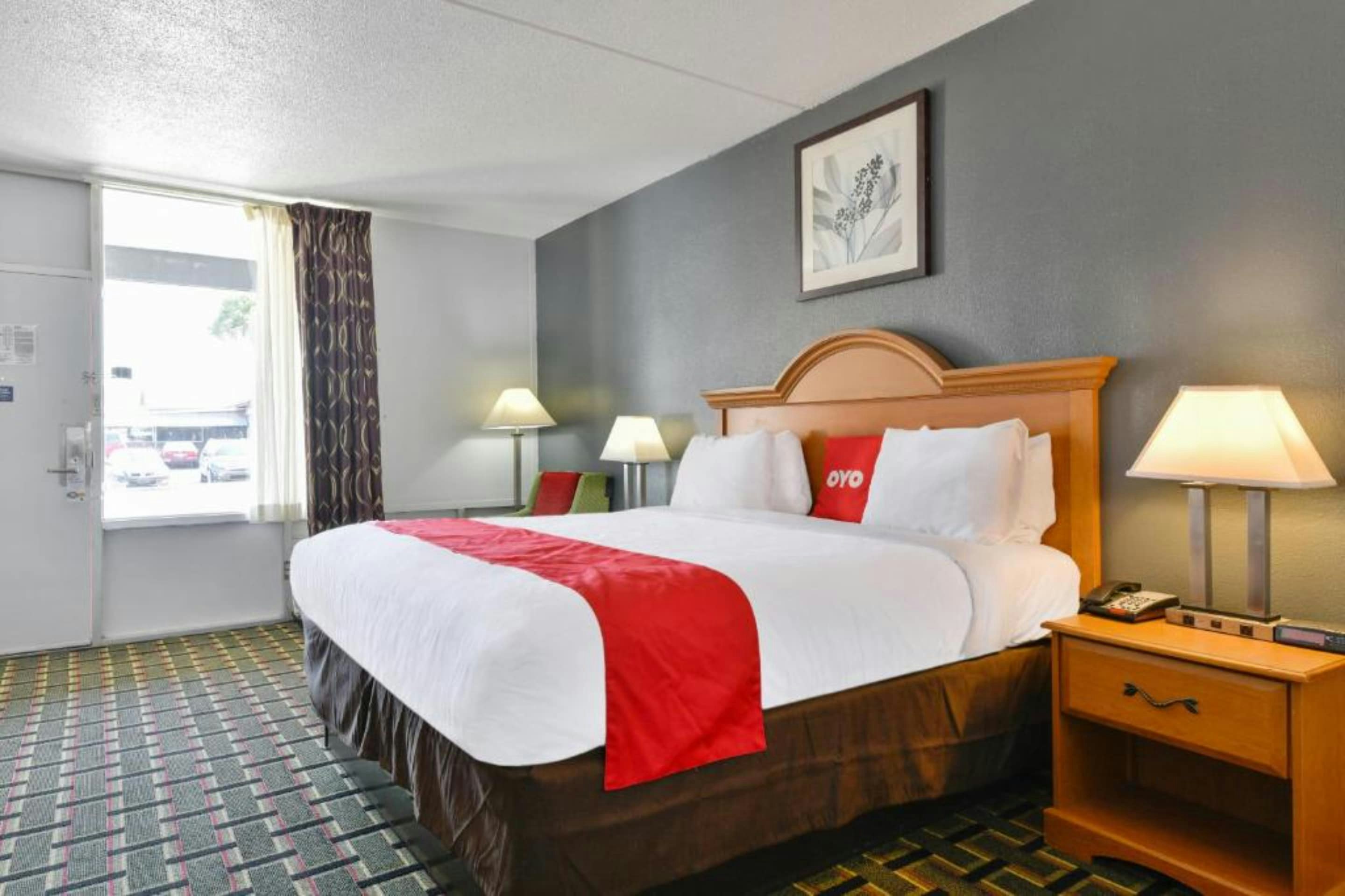 OYO Hotel Lake Park Lakes Blv
