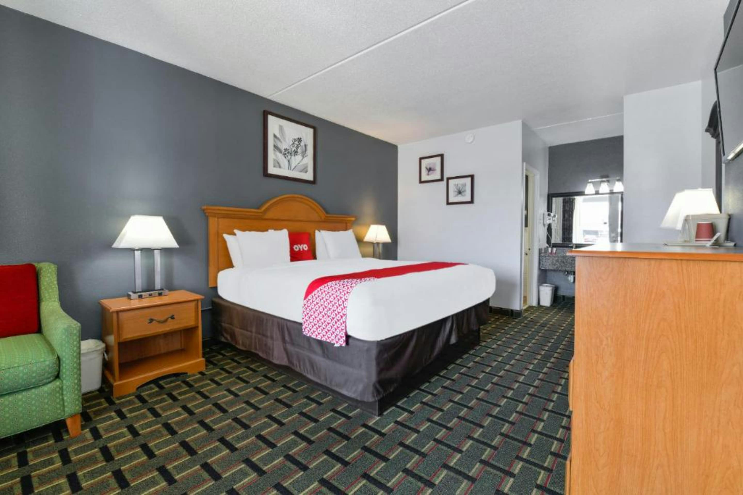 OYO Hotel Lake Park Lakes Blv