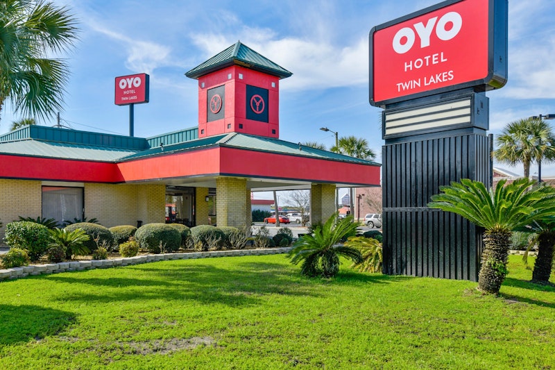 OYO Hotel Lake Park Lakes Blv