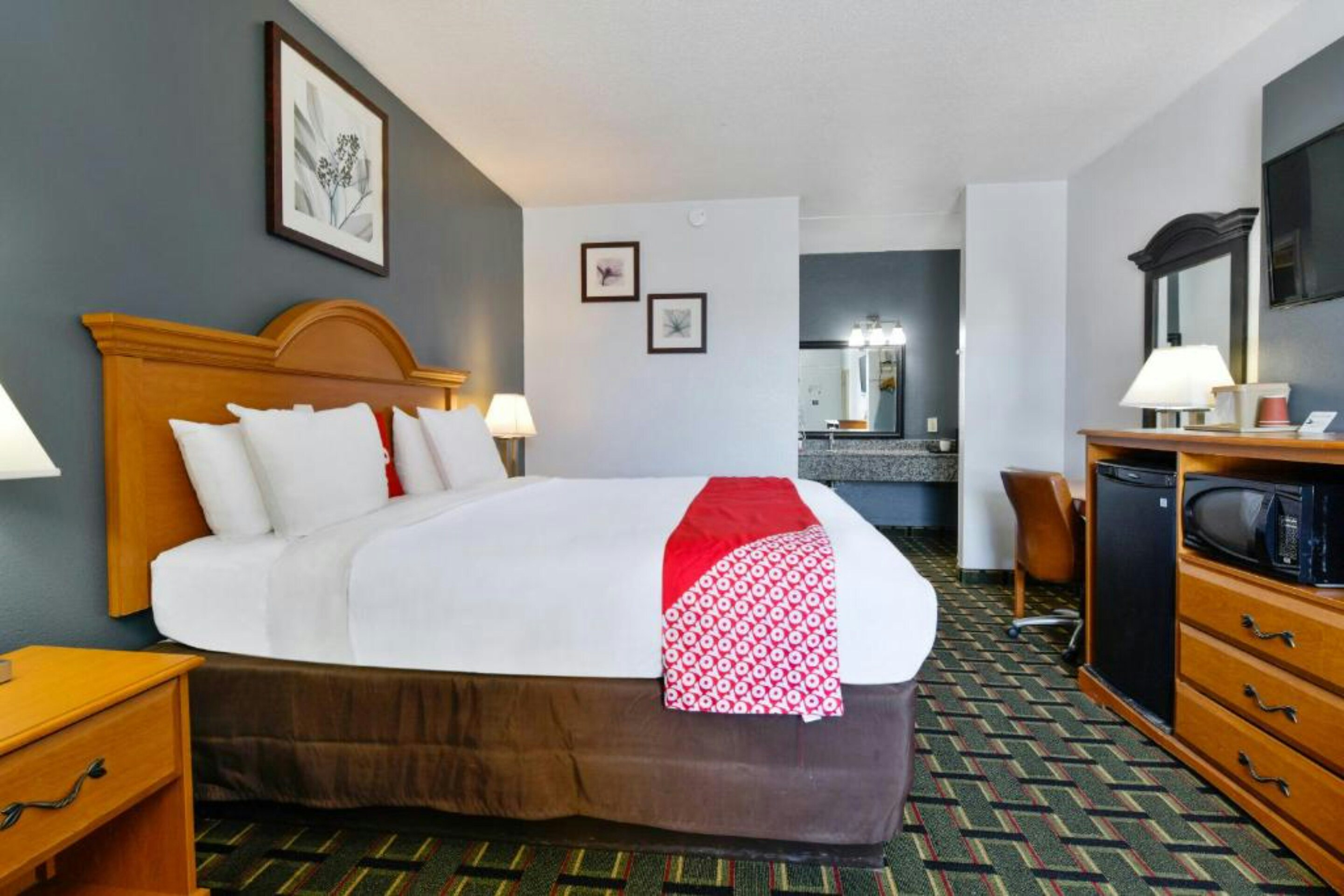 OYO Hotel Lake Park Lakes Blv