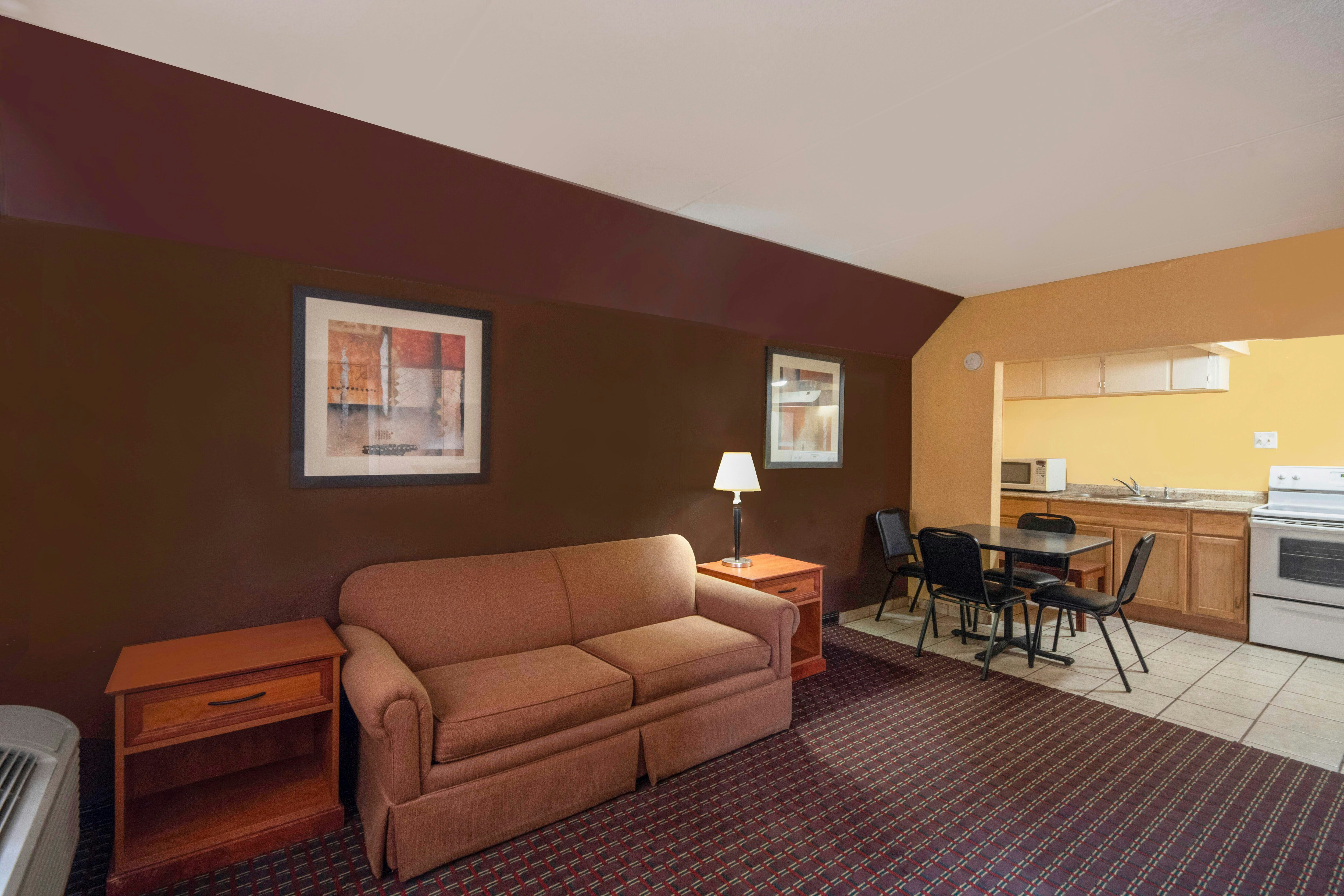 Premium 2 Queen Beds with Kitchenette
