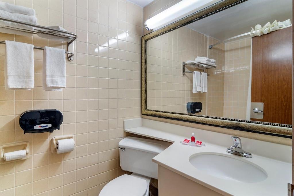 Perry Inn Suites National Fairground I 75