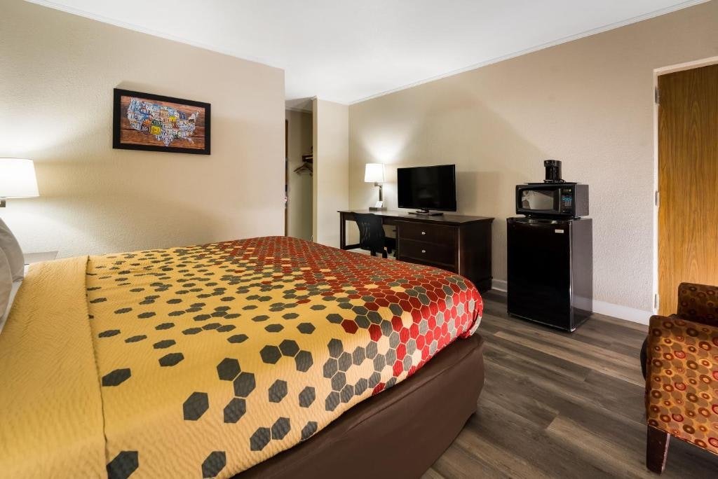 Perry Inn Suites National Fairground I 75