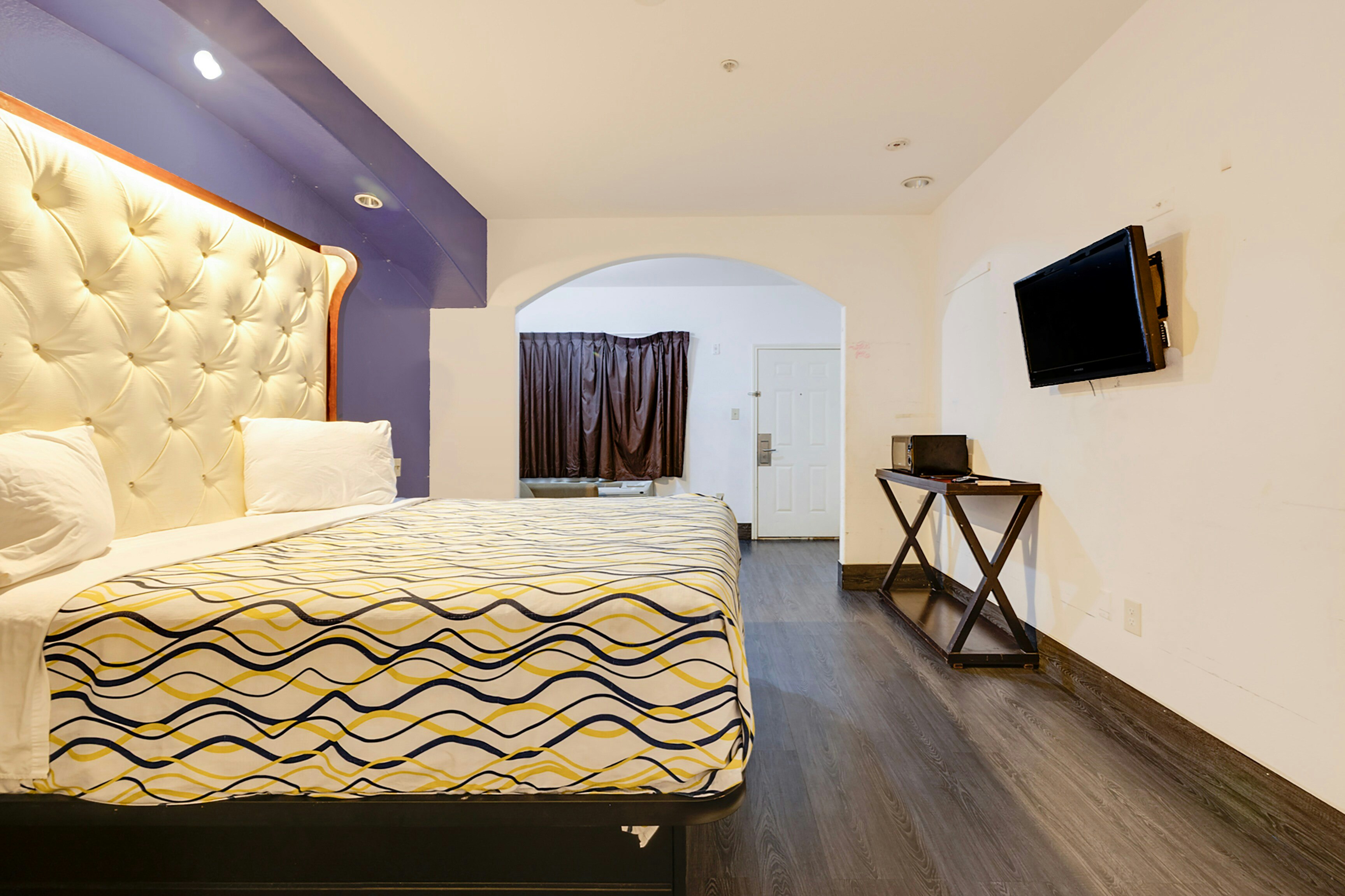 Capital O Deluxe Inn Channelview Houston I-10