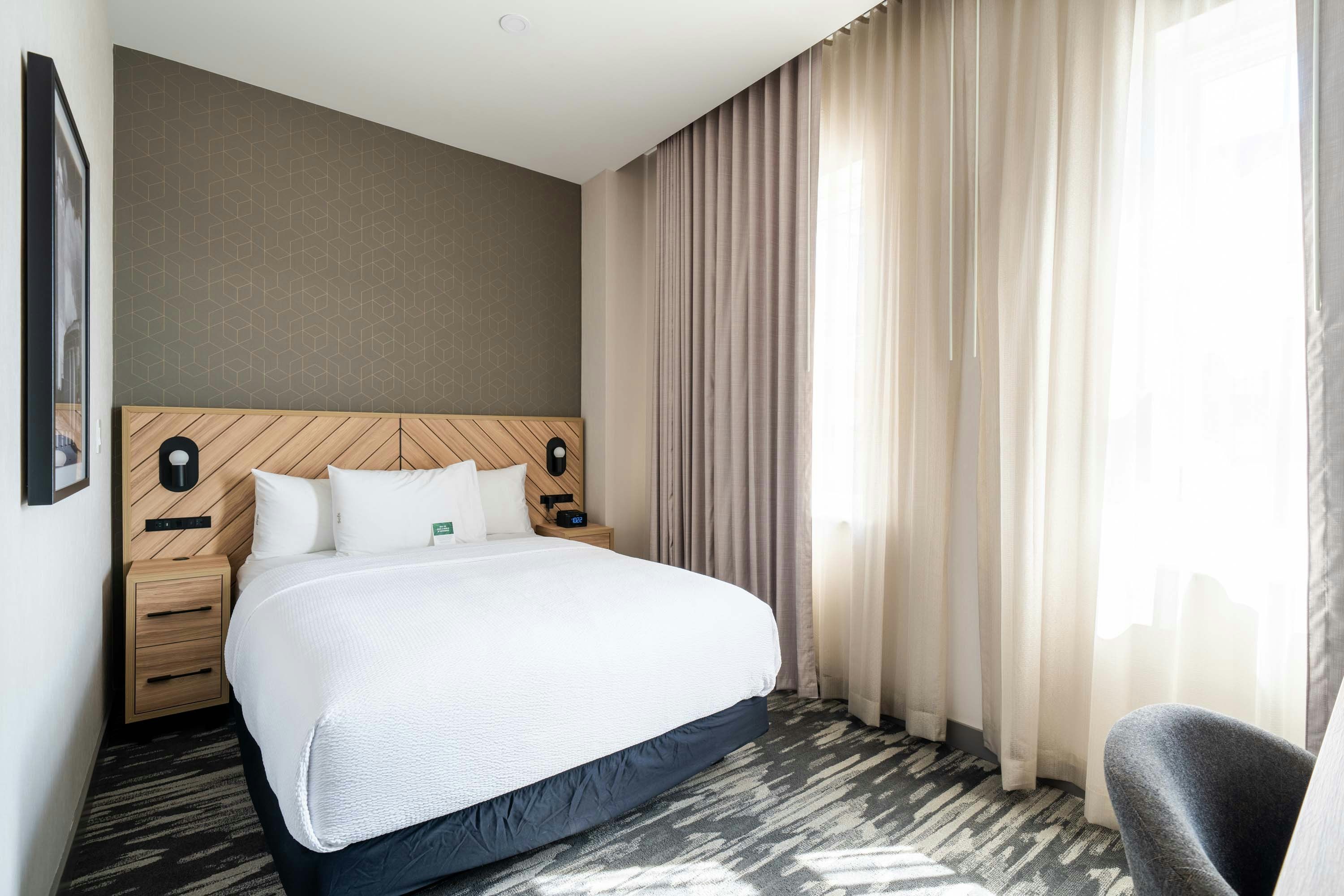 Standard Room, 1 Queen Bed