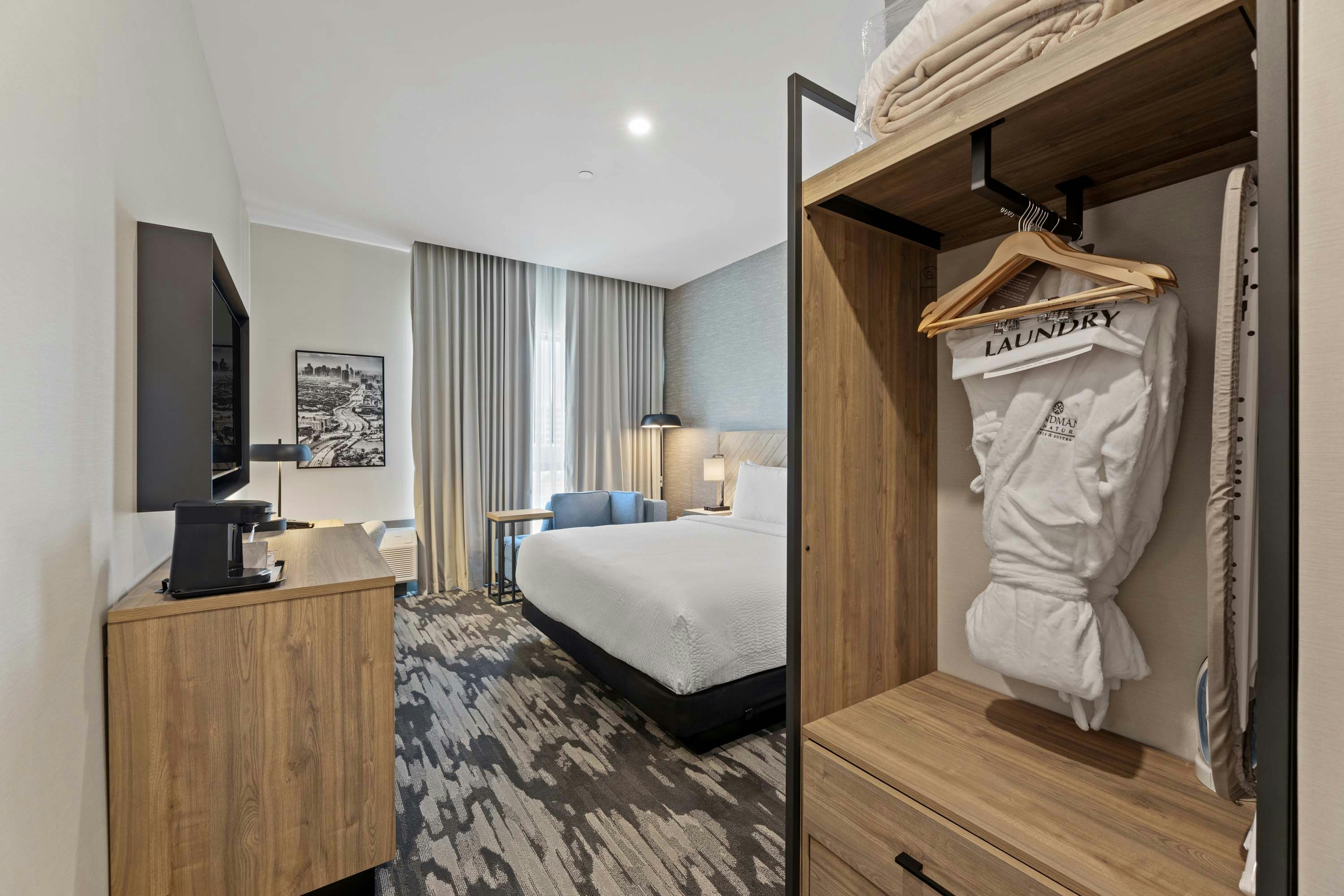 Sandman Signature Dallas-Las Colinas Hotel & Suites