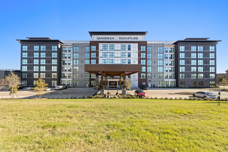 Sandman Signature Dallas-Las Colinas Hotel & Suites