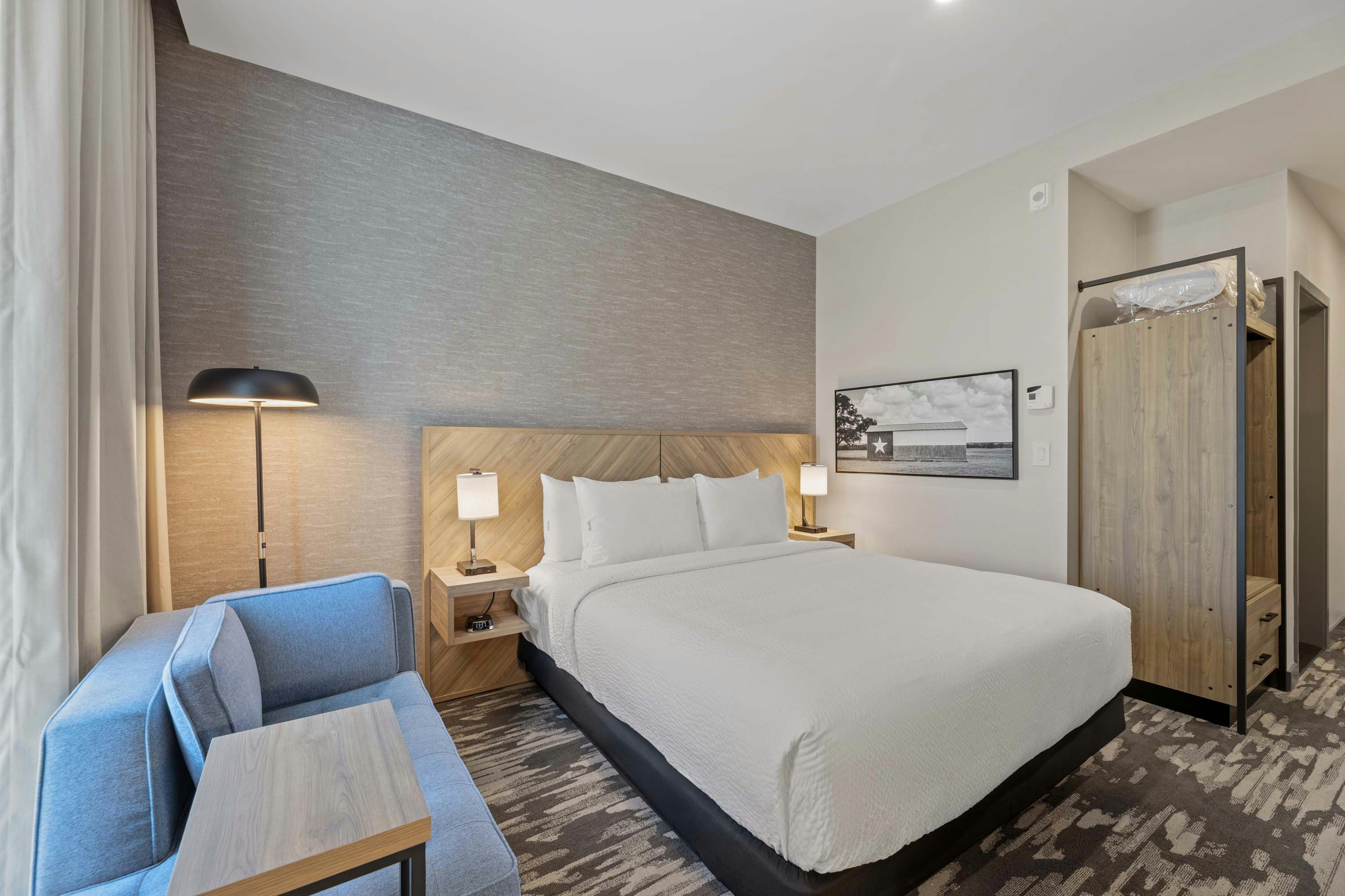 Sandman Signature Dallas-Las Colinas Hotel & Suites