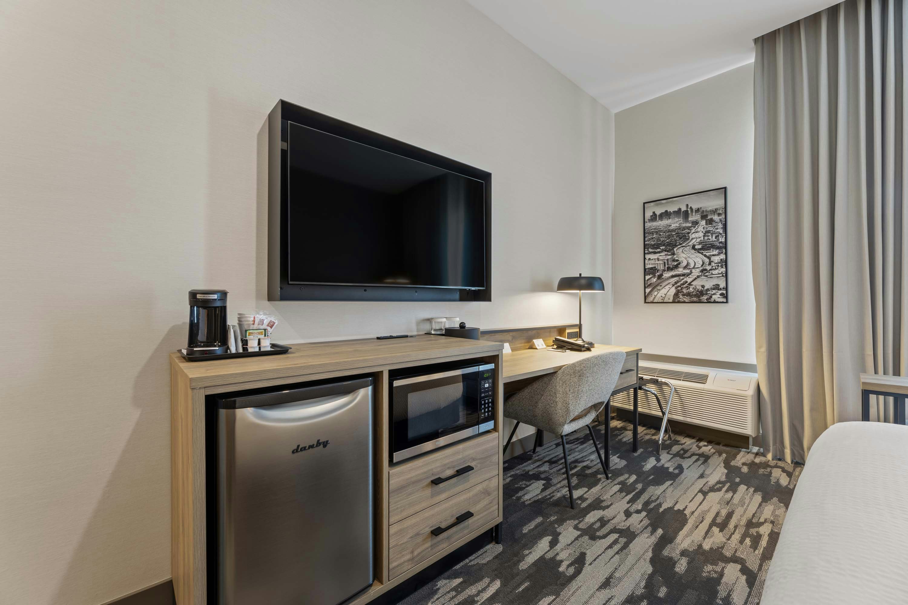 Sandman Signature Dallas-Las Colinas Hotel & Suites