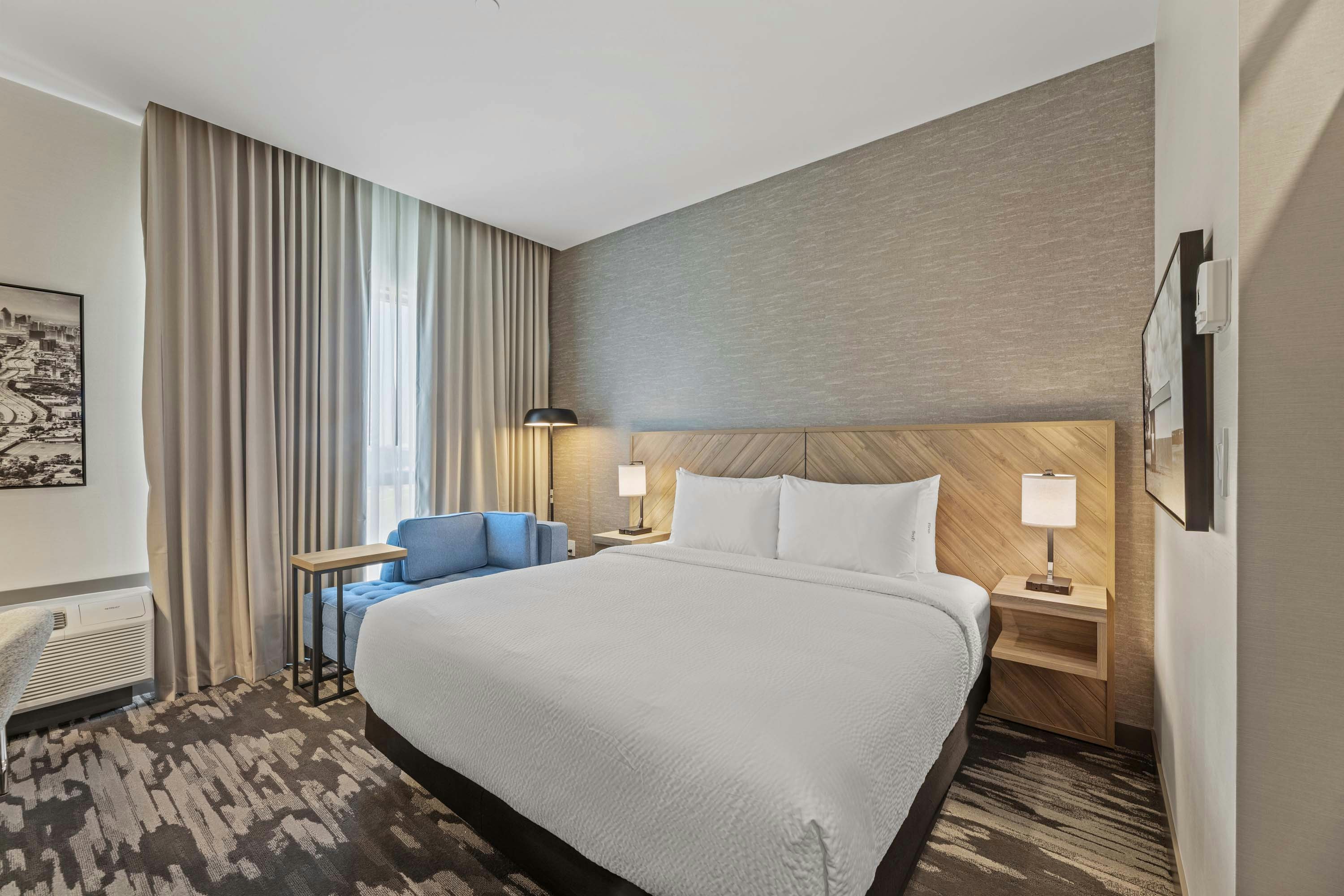 Sandman Signature Dallas-Las Colinas Hotel & Suites