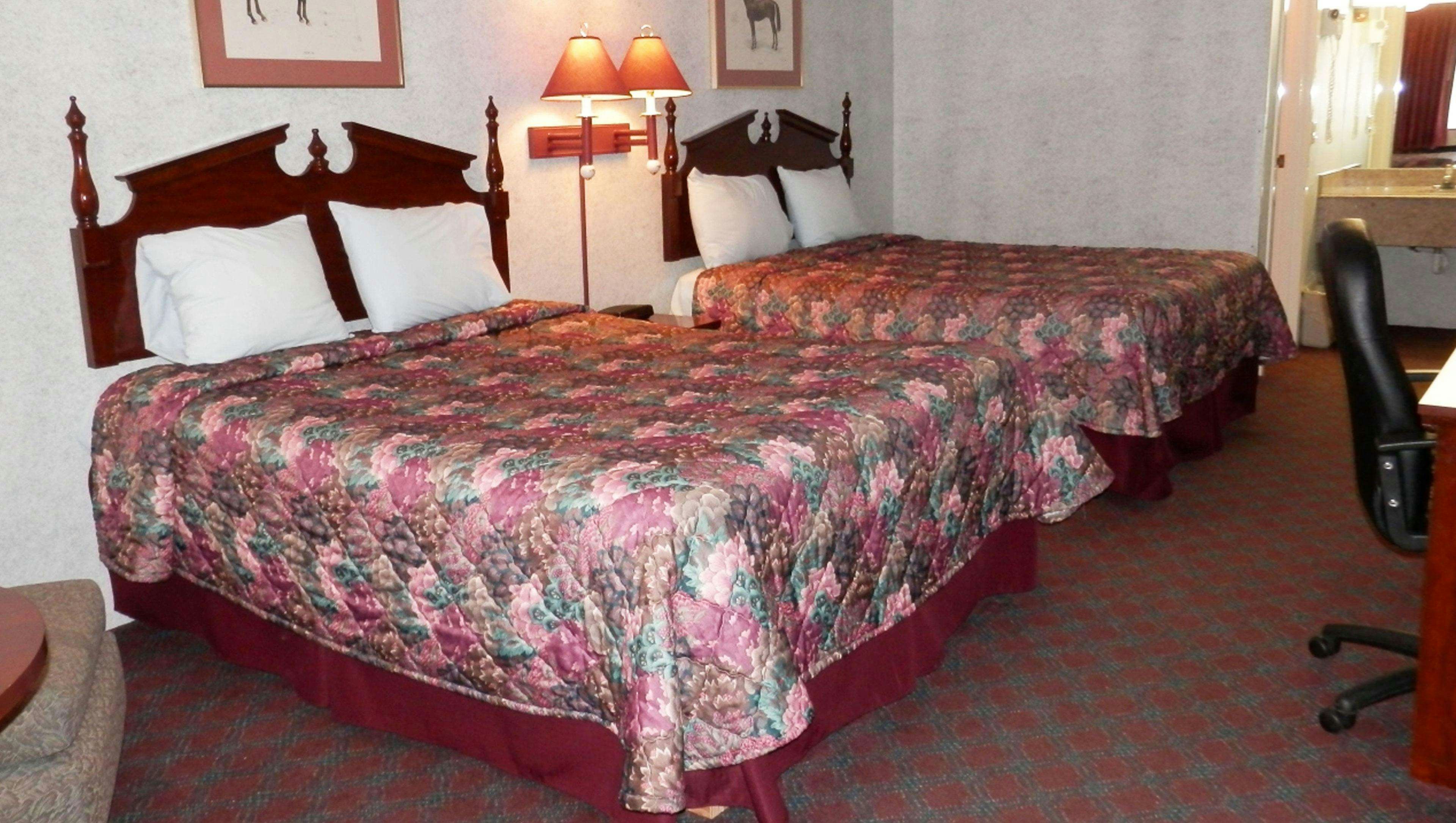 Magnuson Hotel Fowlerville 2 Queen Bed Accessible Nonsmoking