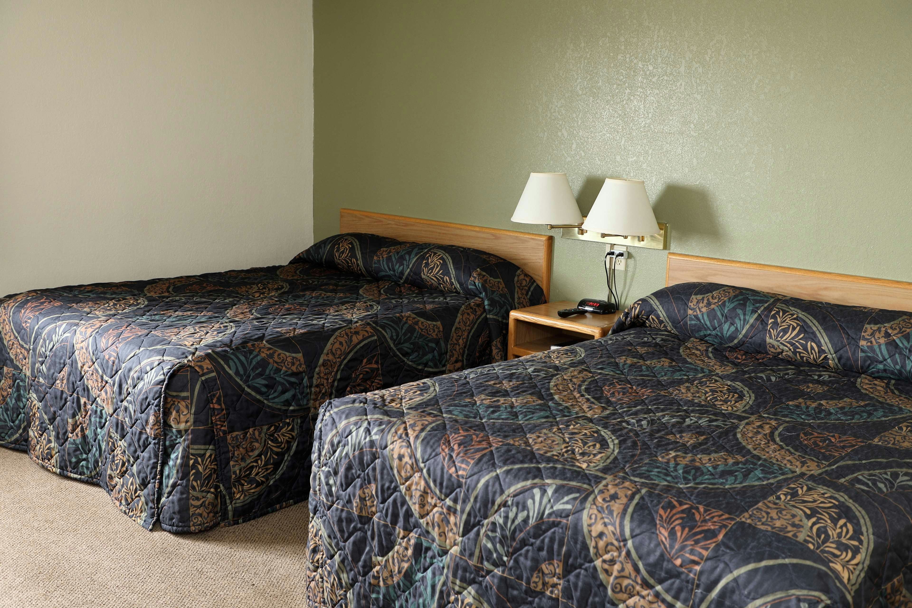 Northern Lights Inn Rugby 2 Queen Beds Accessible Non Smoking