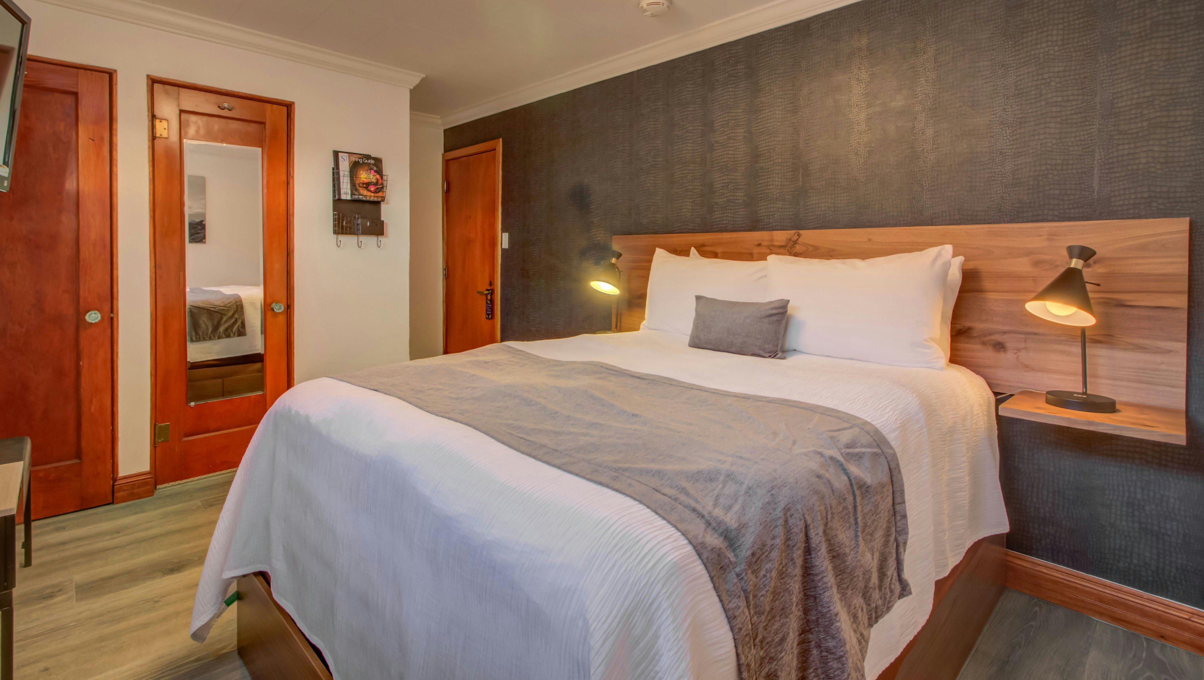 The Bristol Hotel Double Diamond Pet Friendly Room with 1 Queen Bed