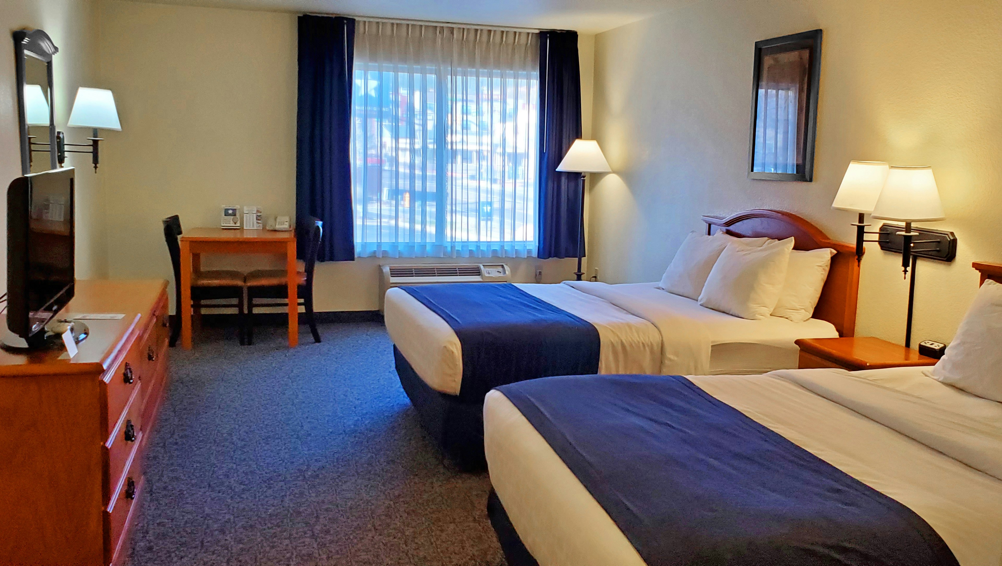 2 Queen Bed Nonsmoking