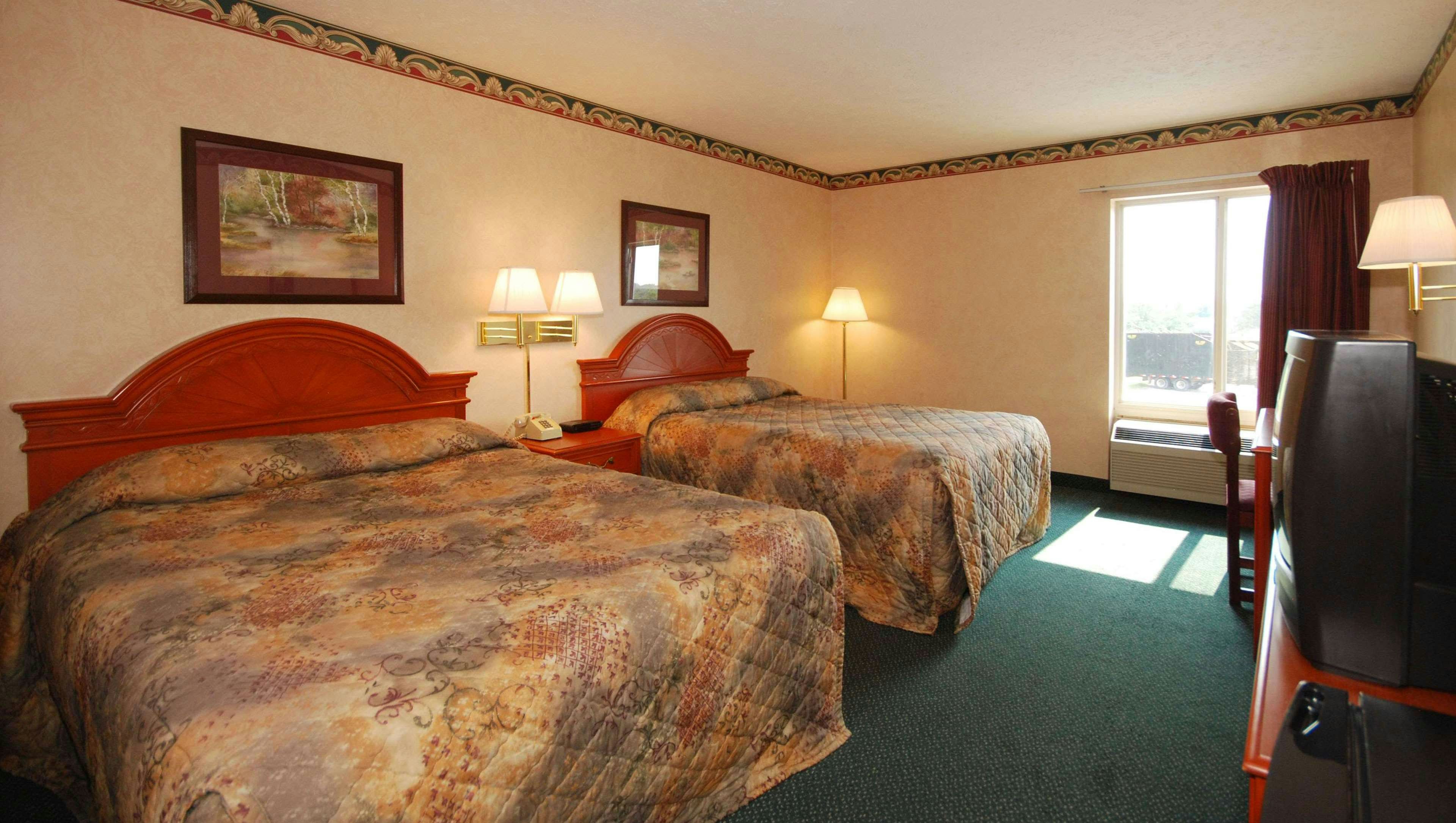 Beaver Dam Inn 2 Queen Bed Nonsmoking