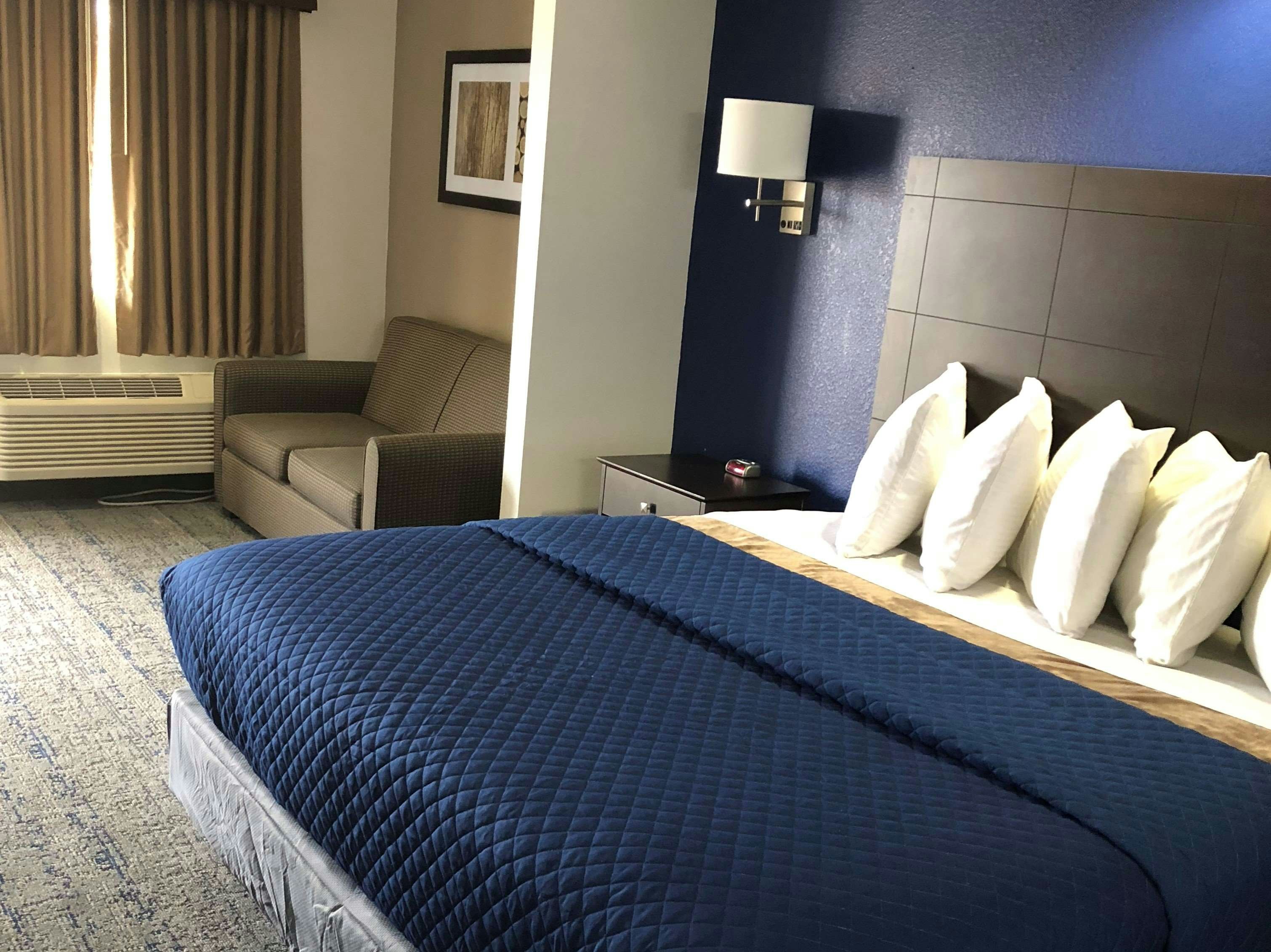 Executive Inn & Suites Joaquin