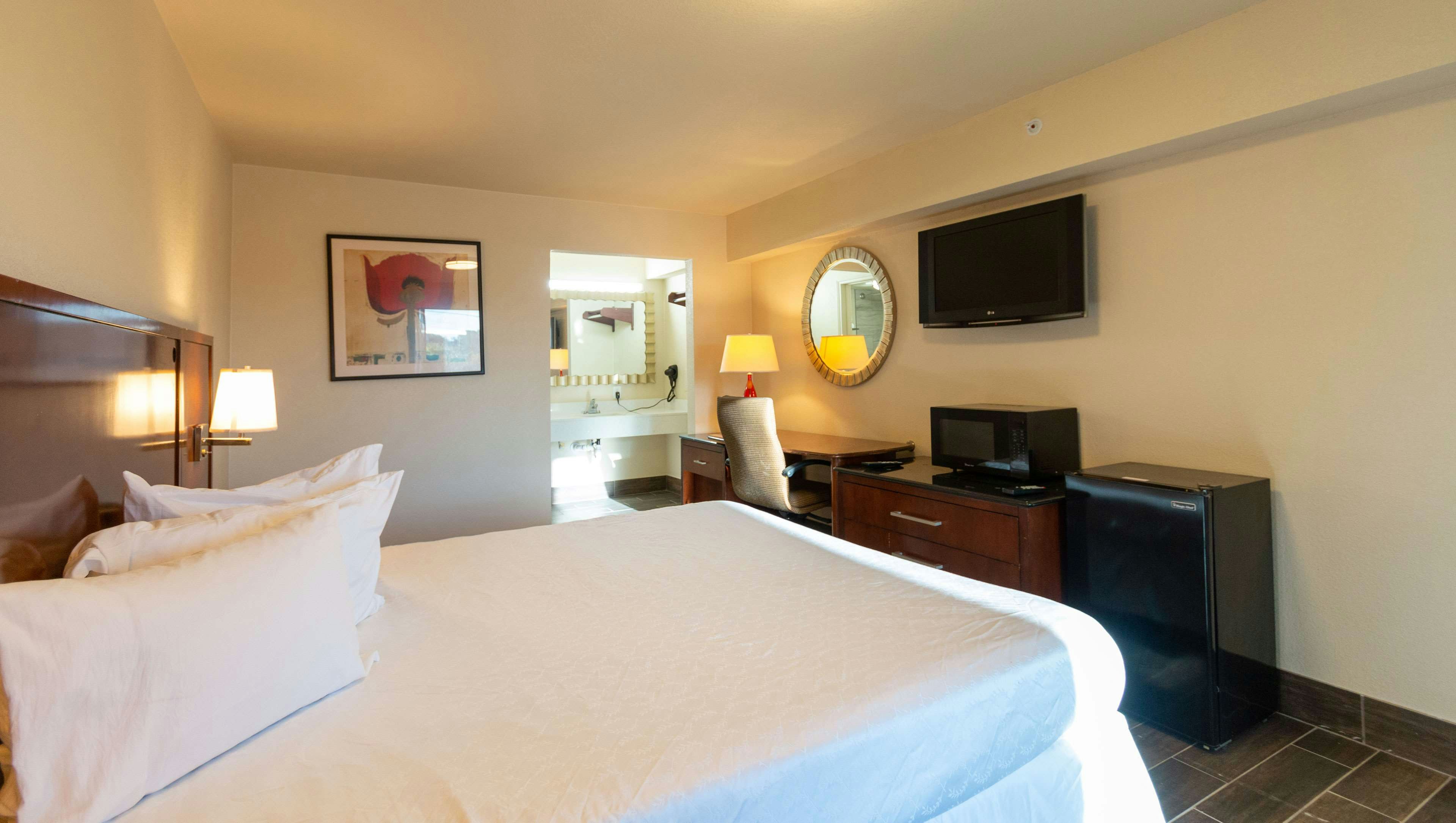 Magnuson Extended Stay and Suites Airport Hotel Single Queen Deluxe