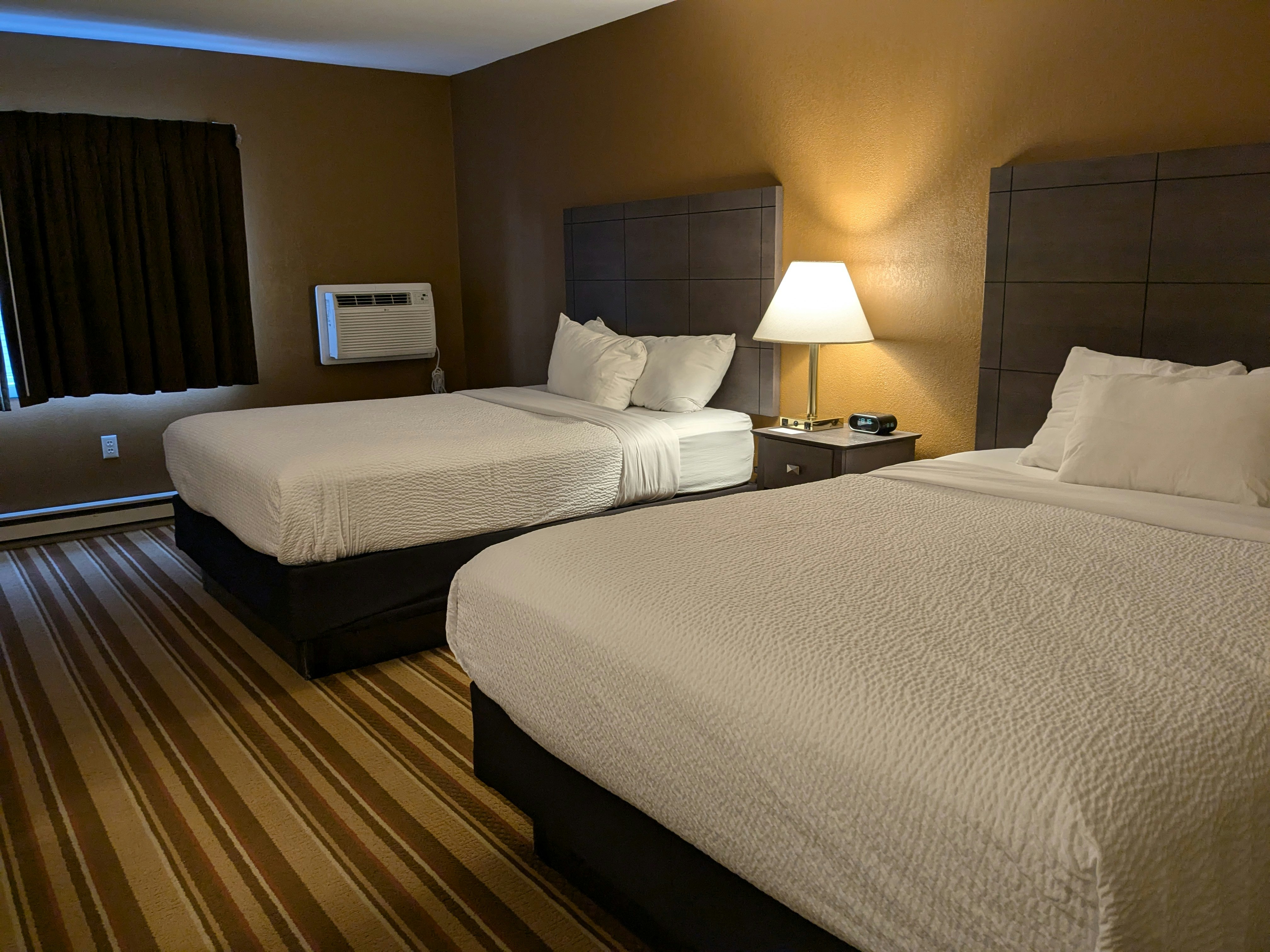 2 Queen Bed Nonsmoking