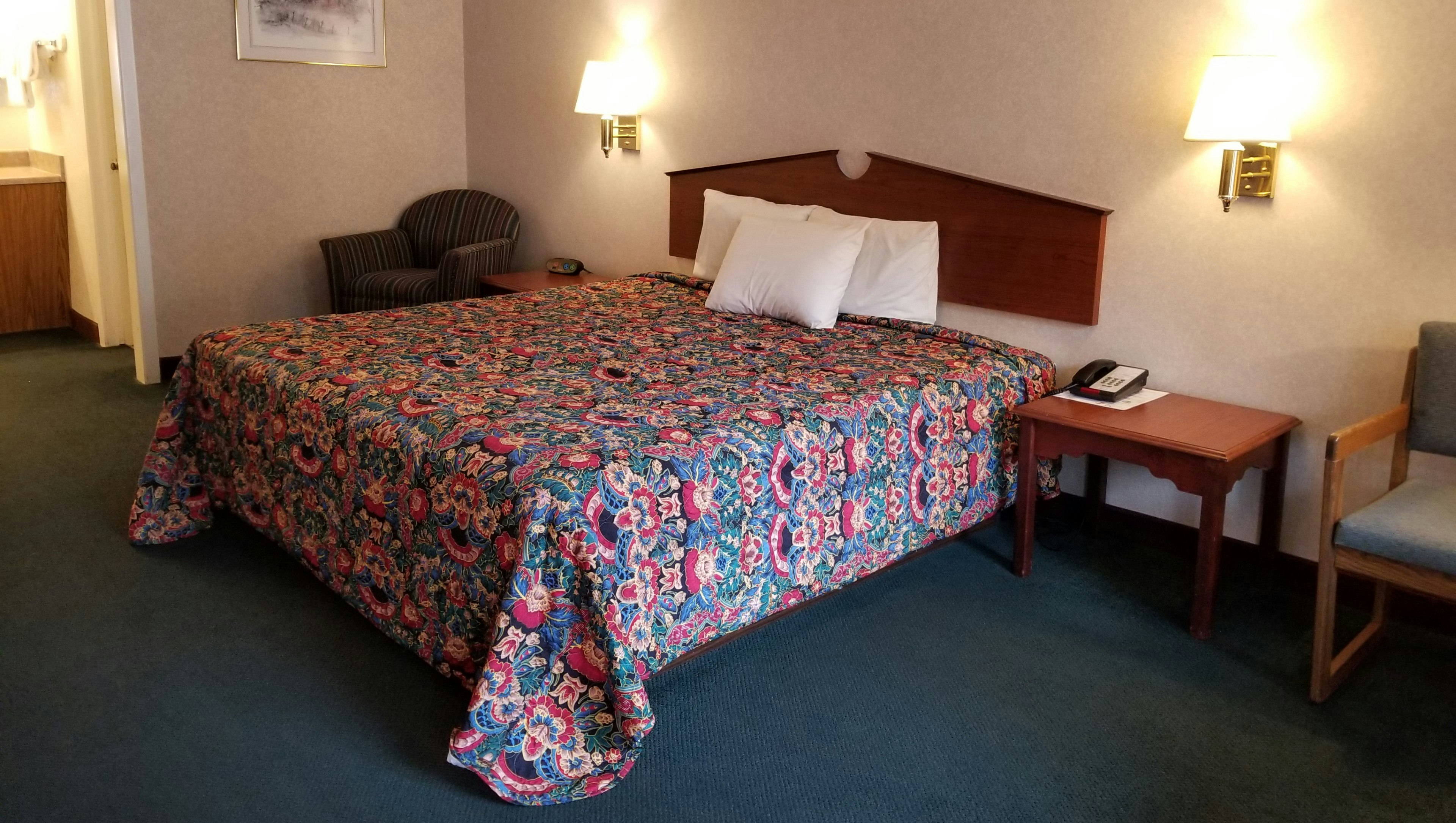 Keystone Boardwalk Inn and Suites 1 King Bed Nonsmoking