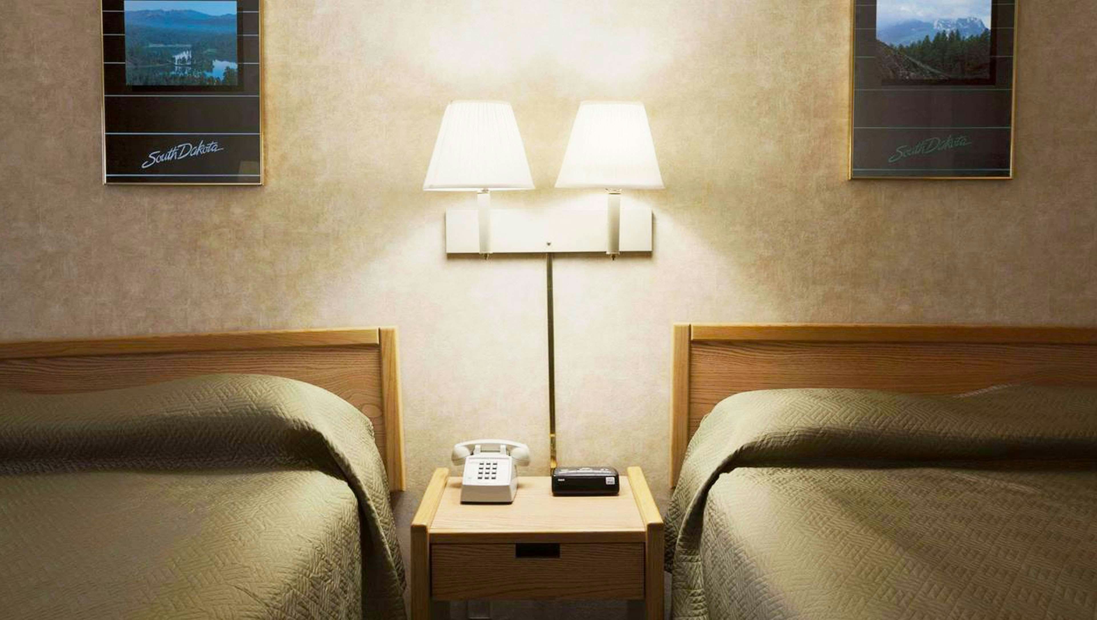 Magnuson Grand Rushmore View 2 Double Beds Nonsmoking