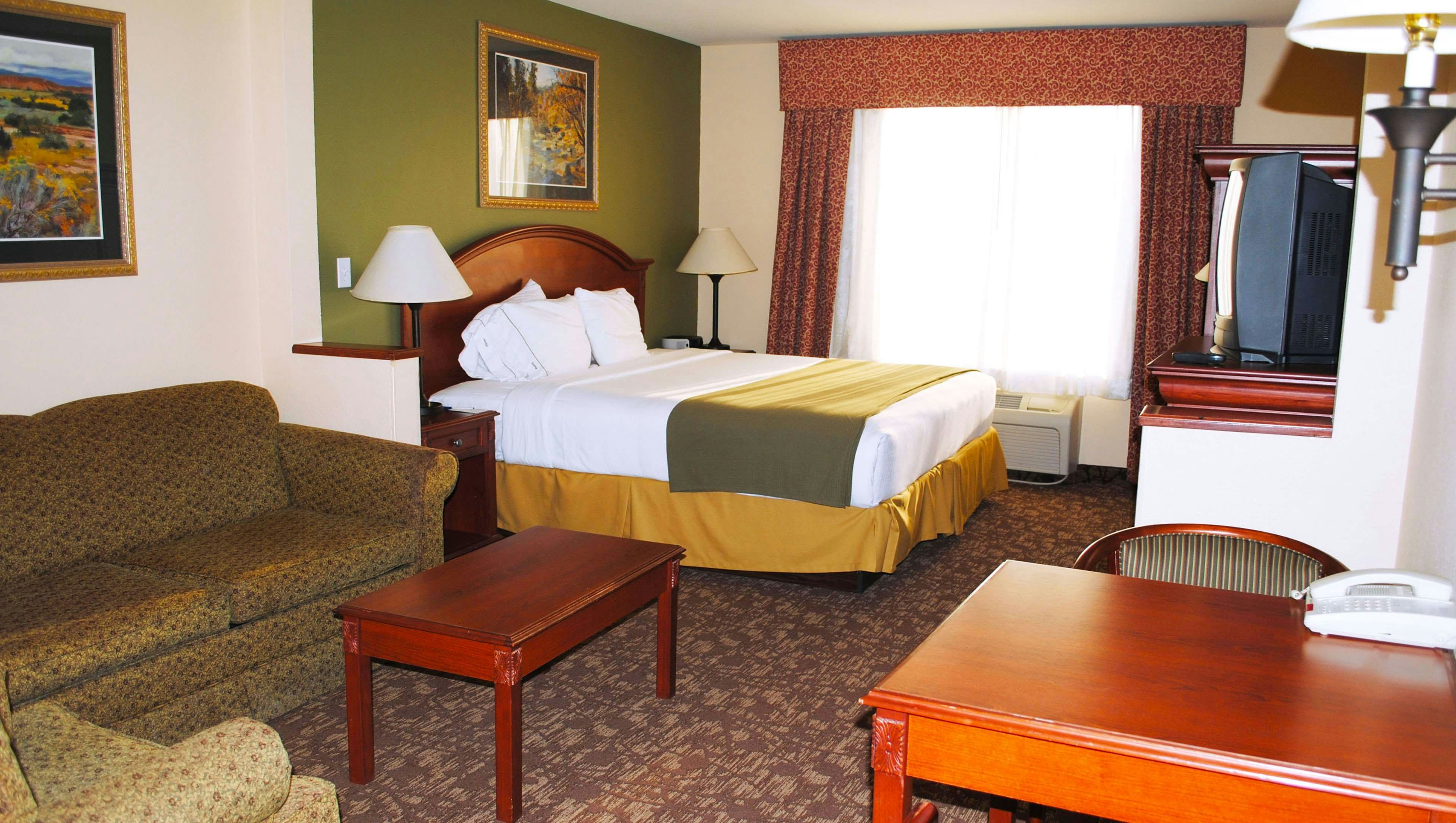 Magnuson Hotel Commerce 1 King Bed Nonsmoking