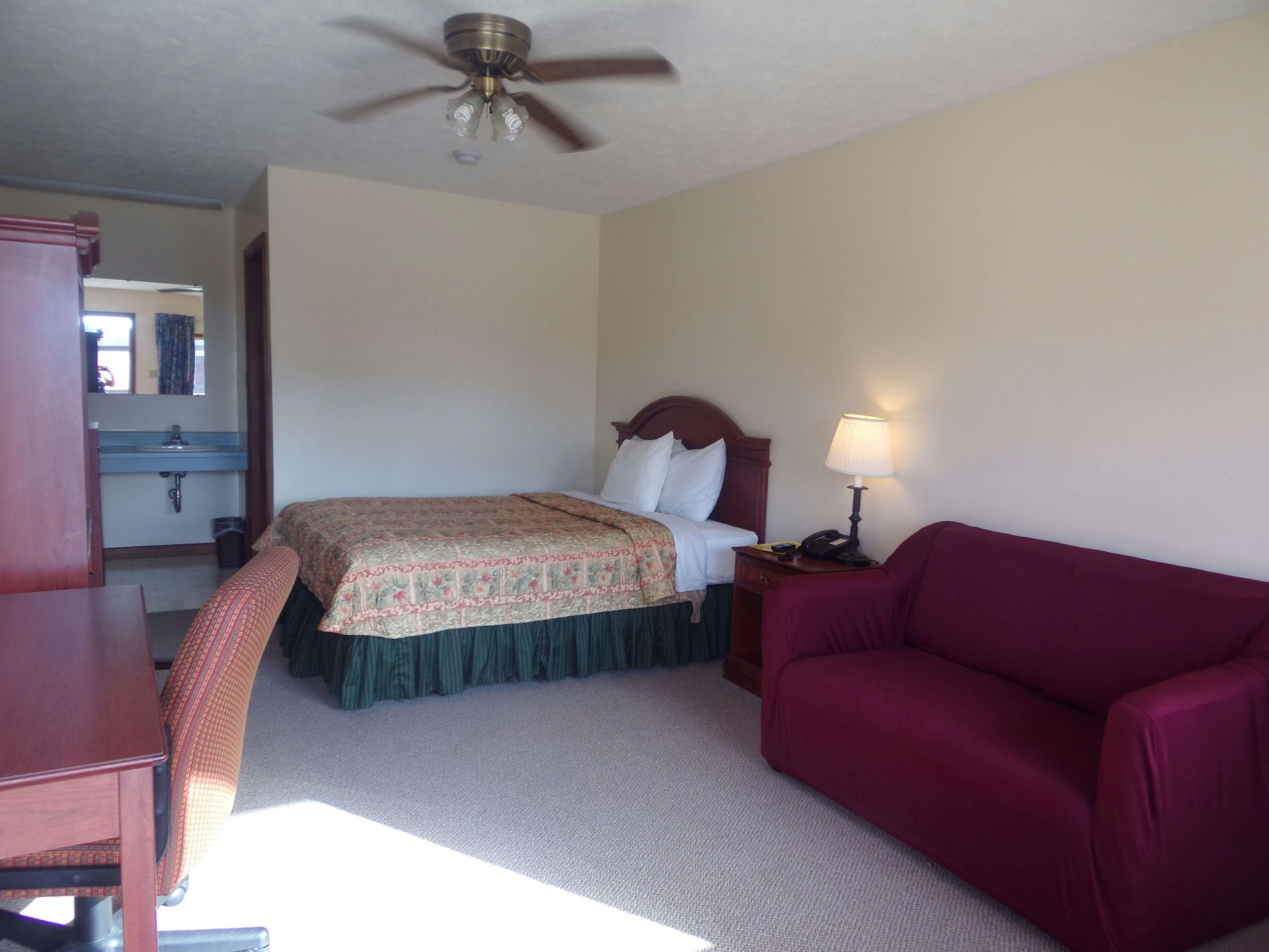 Huggy Bear Motel Warren