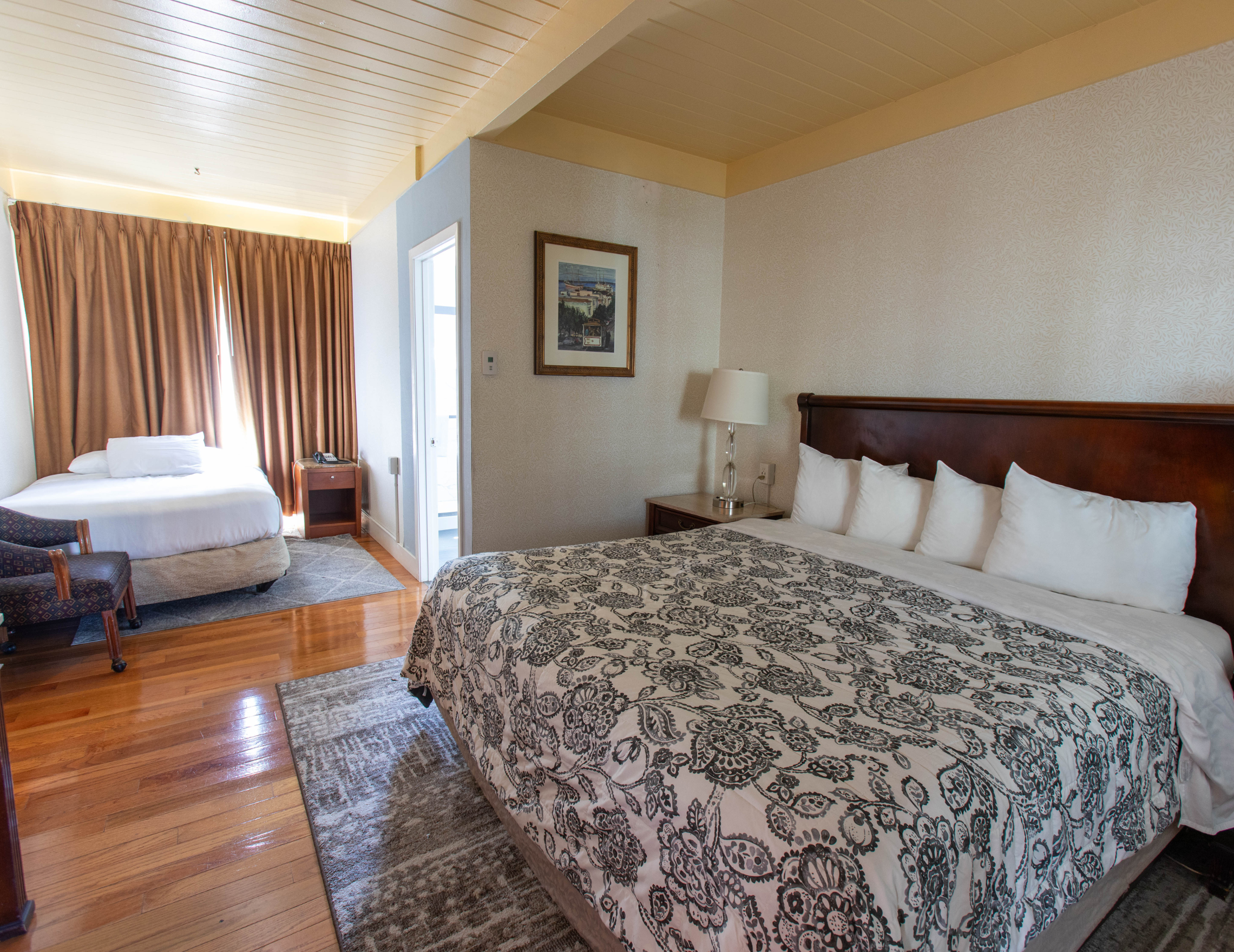 1 King Bed Kitchenette Nonsmoking