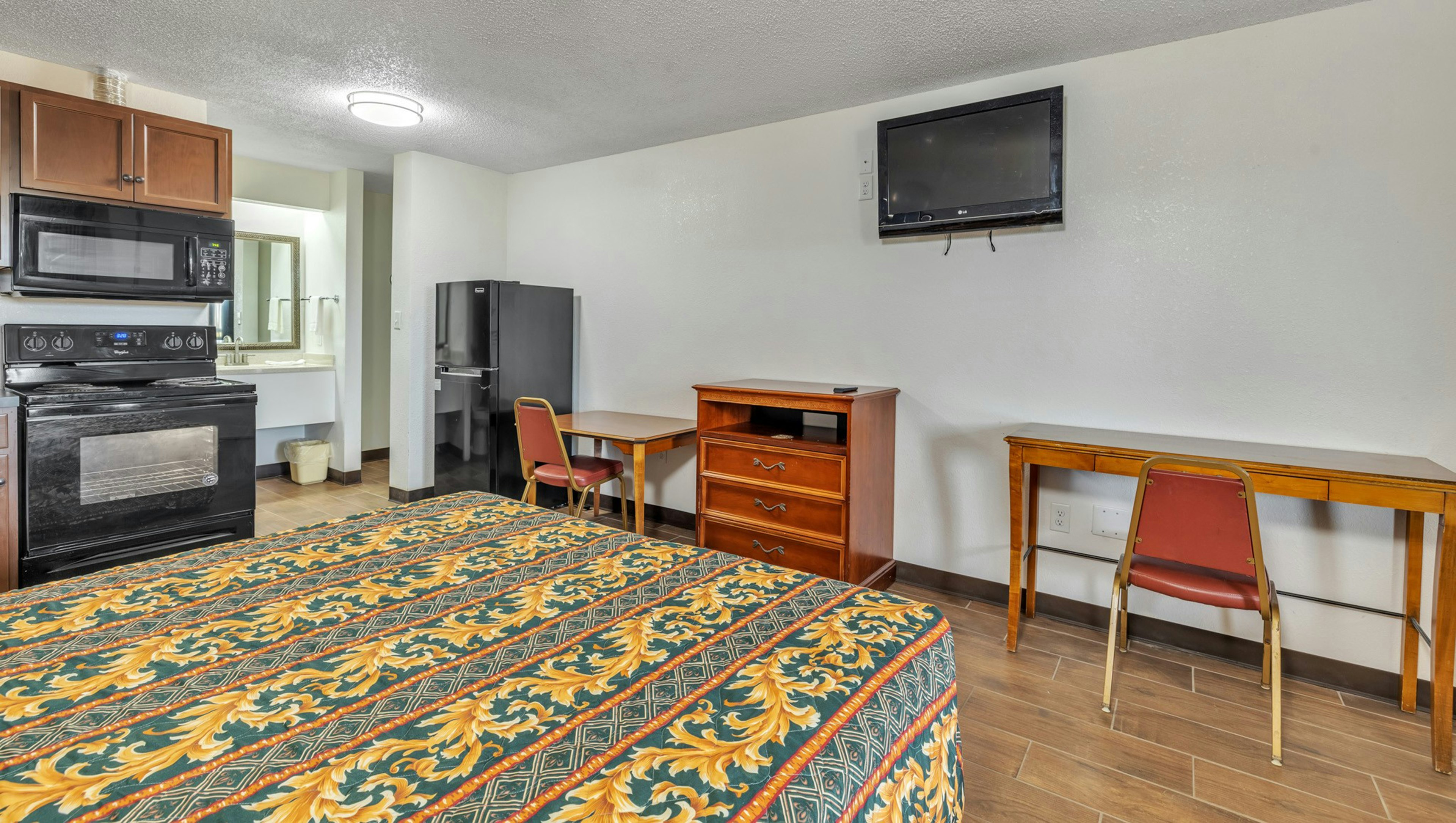 Studios and Suites 4 Less Emporia