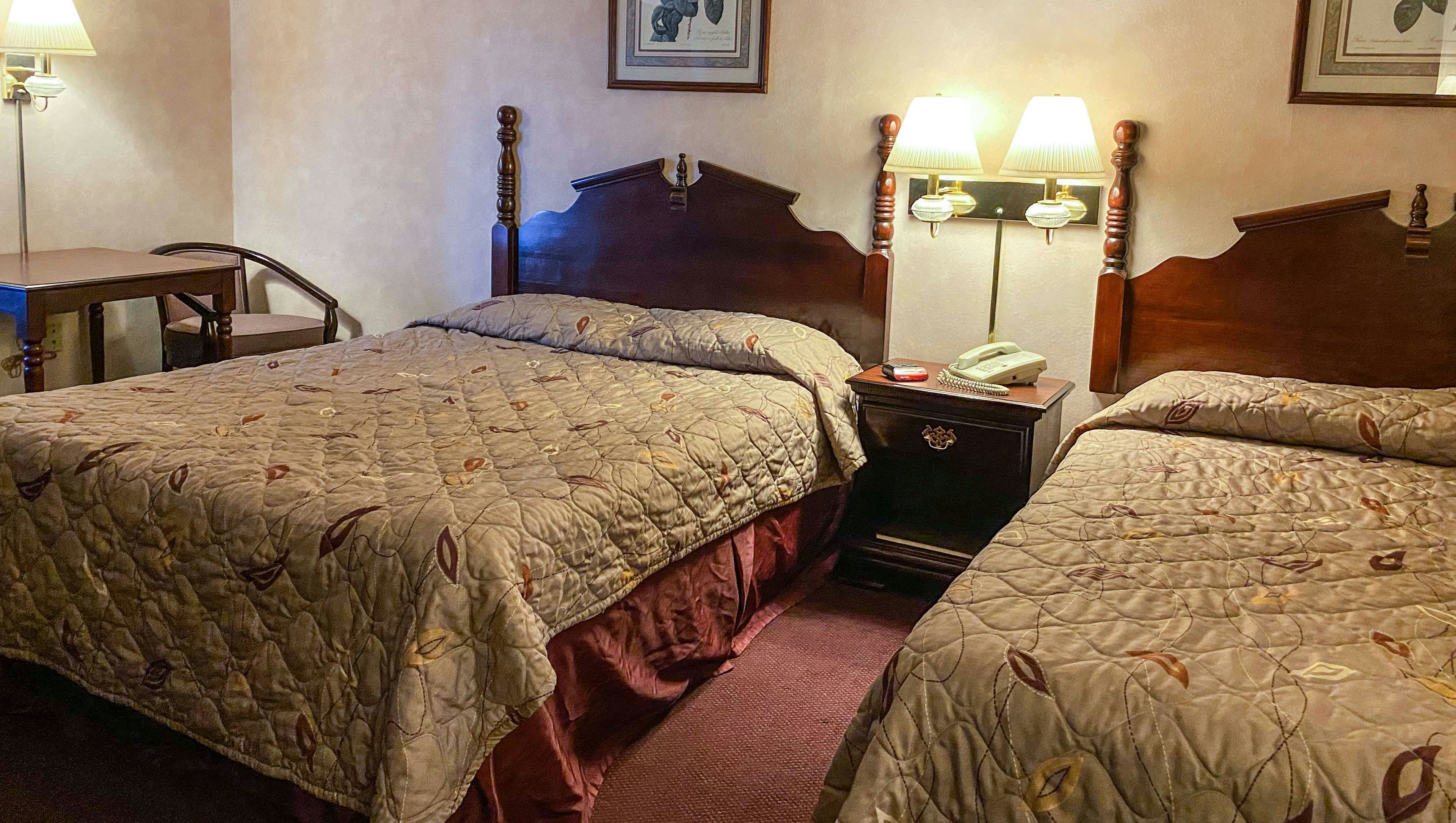 Voyageur Inn and Conference Center 2 Double Beds Nonsmoking