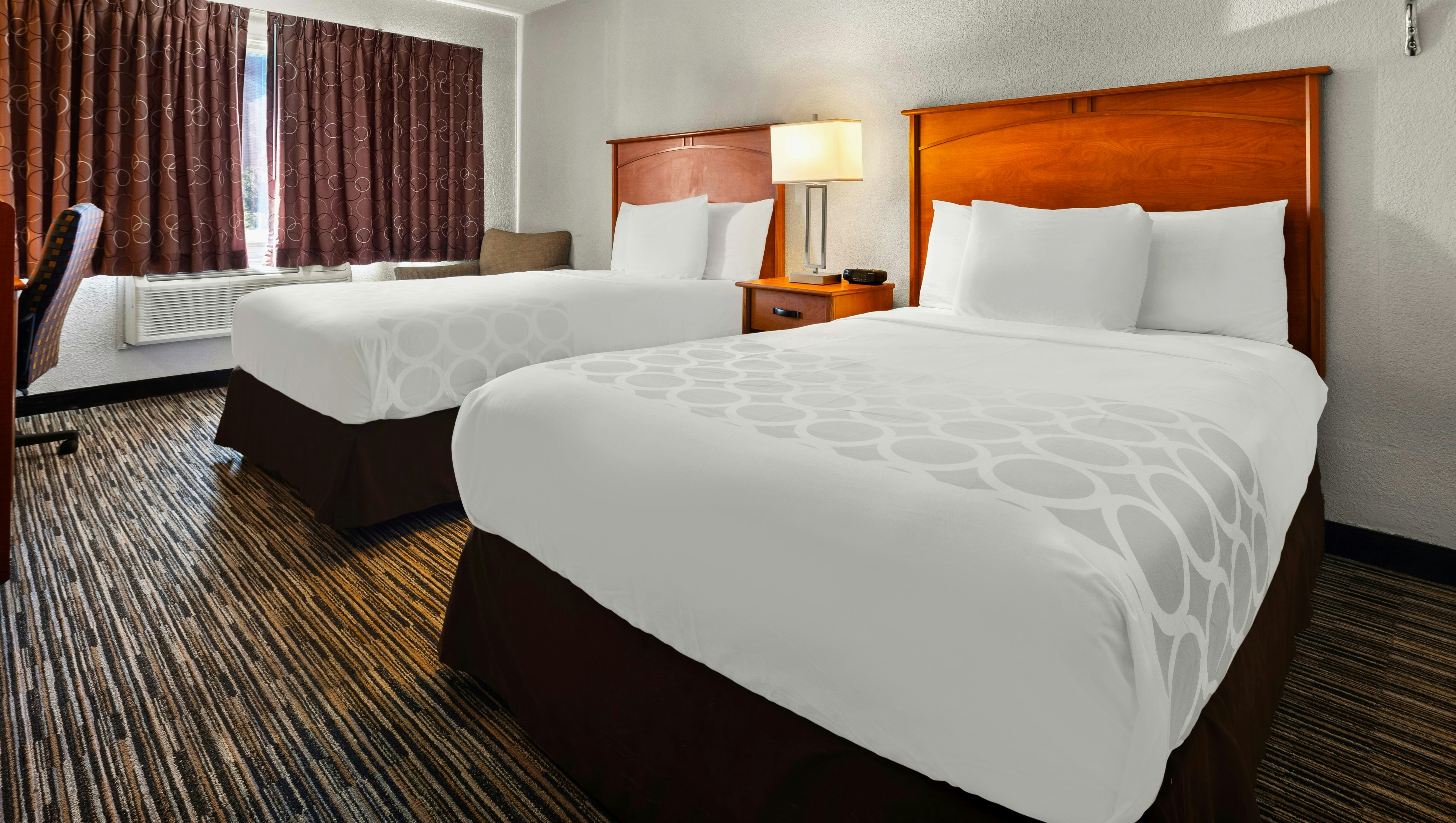 Magnuson Hotel Detroit Airport 2 Double Beds Nonsmoking