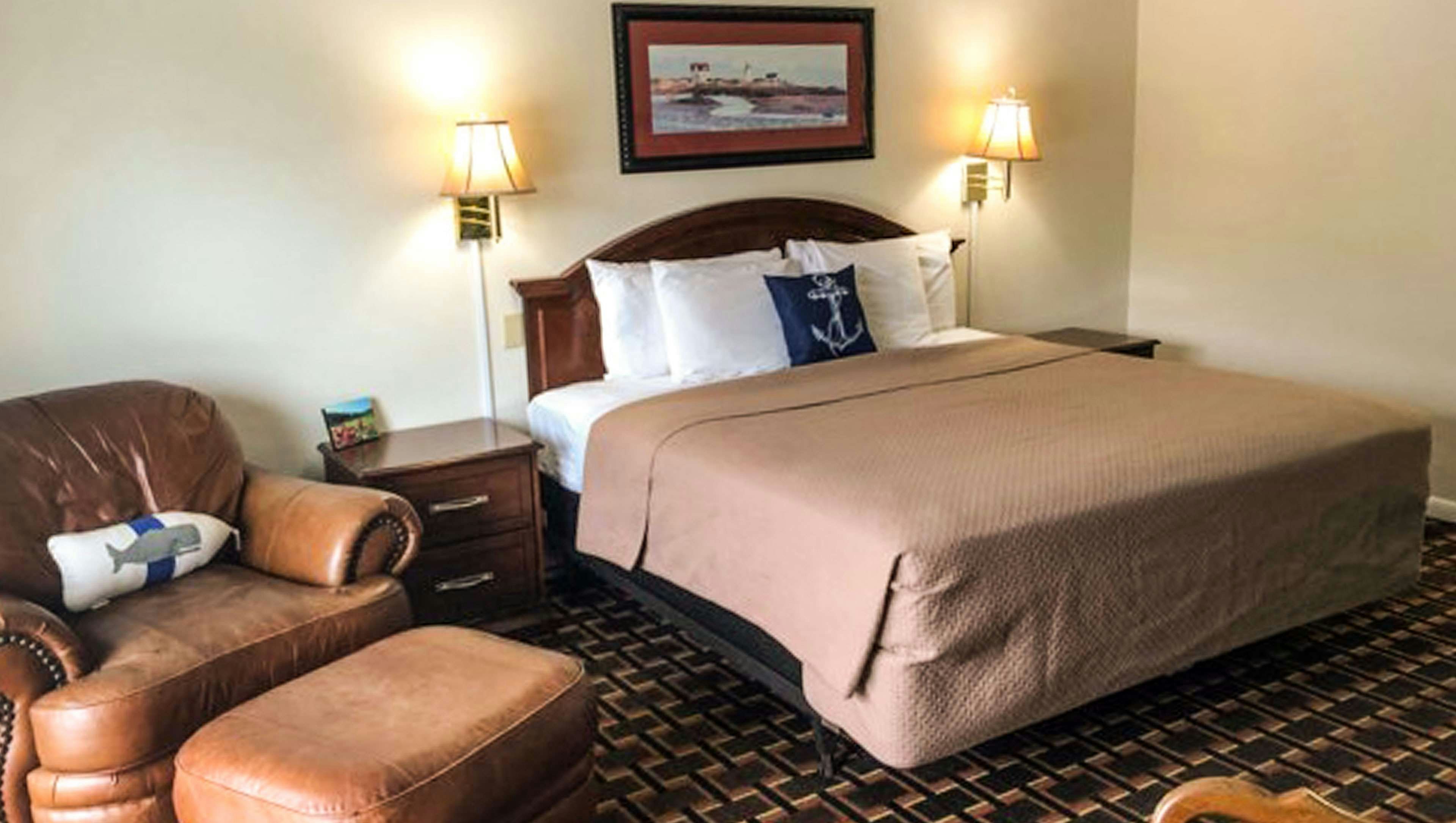 Colonial Inn Ellsworth 1 King Bed Junior Suite Non Smoking
