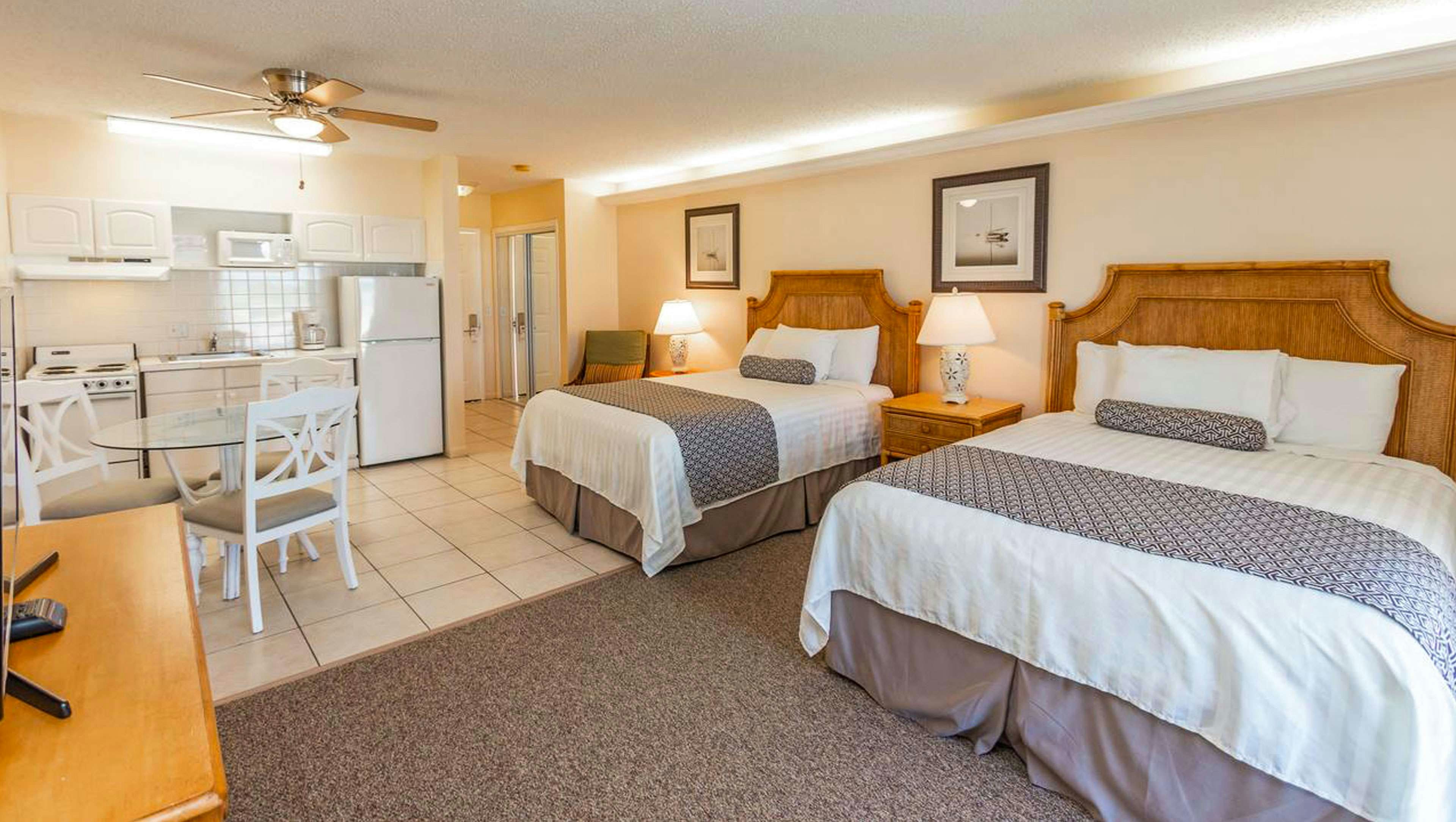 Belleair Beach Resort Motel 2 Queen Bed Suite Nonsmoking - Gulf Front Efficiency