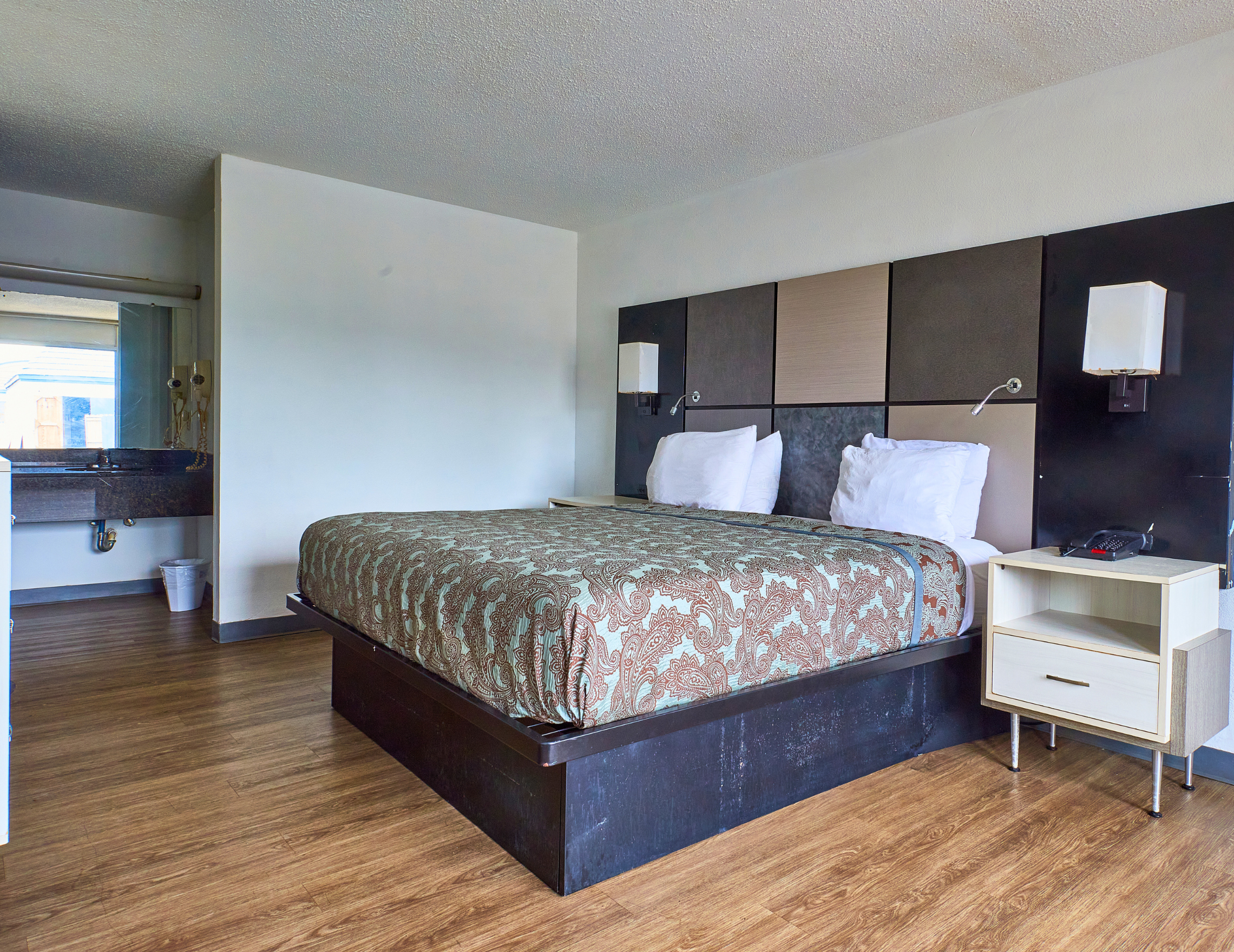 Magnuson Hotel Jacksonville Downtown 1 King Bed Nonsmoking