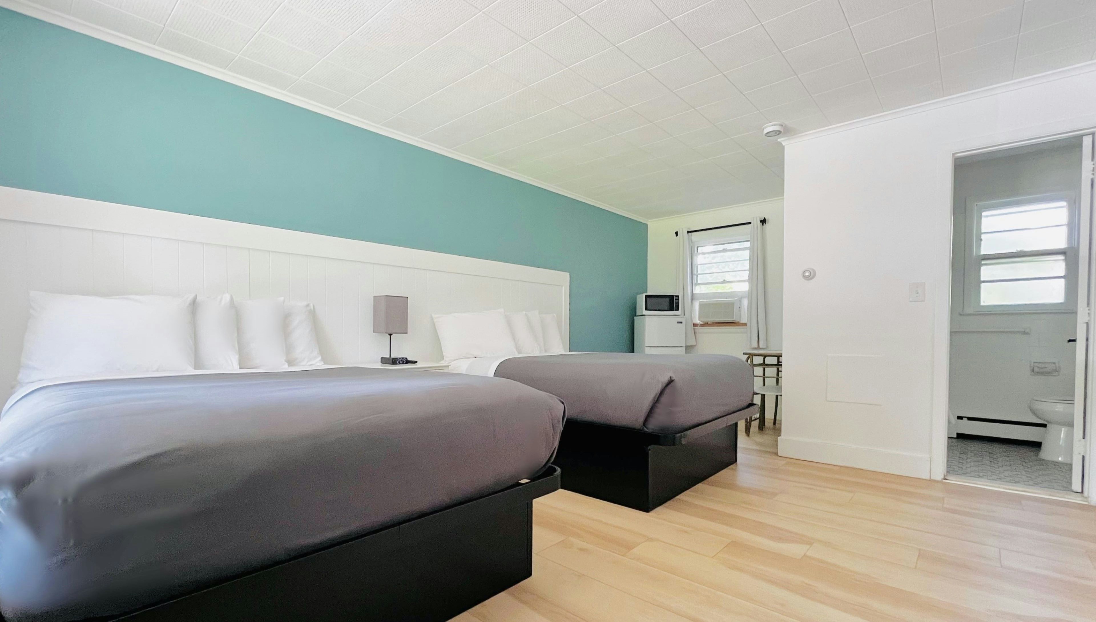 Two Full Beds Nonsmoking Lakeside