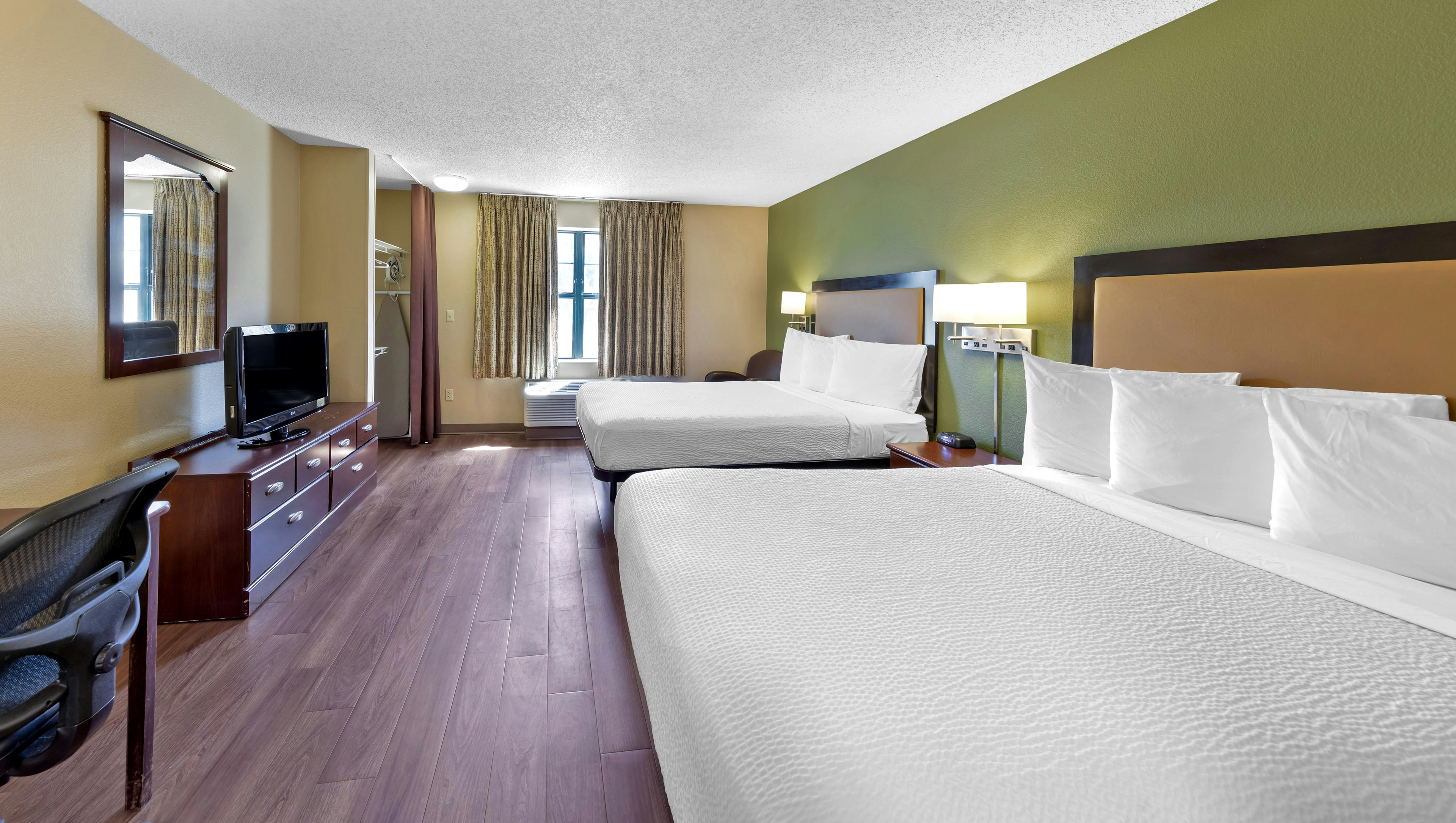 2 Full Beds Accessible Nonsmoking